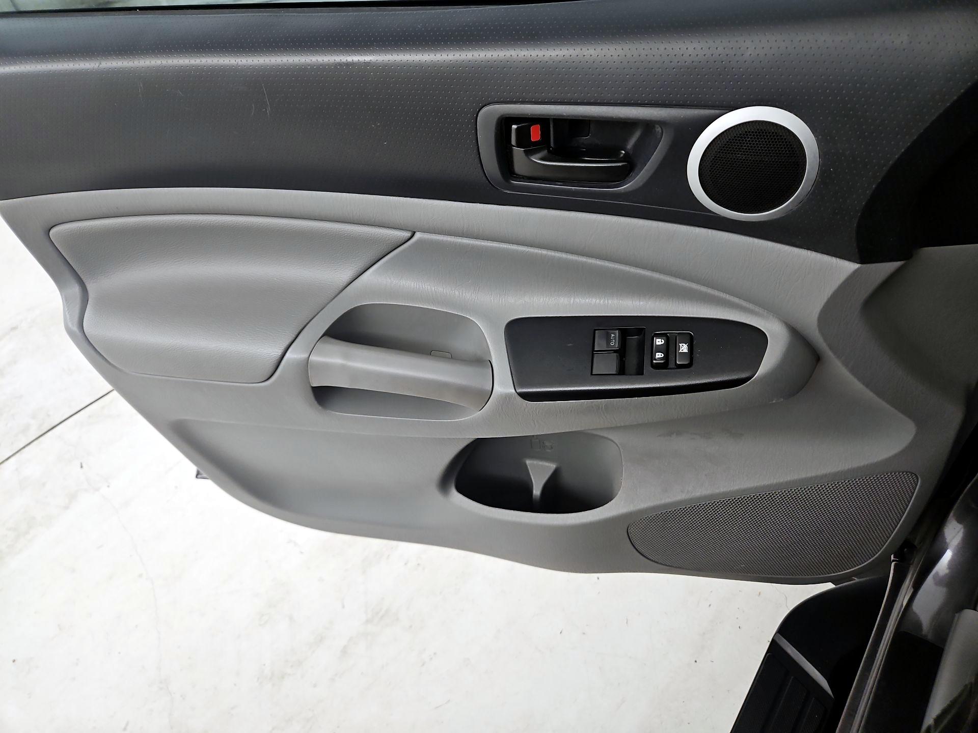 Thumbnail: 2014 Toyota Tacoma - 12