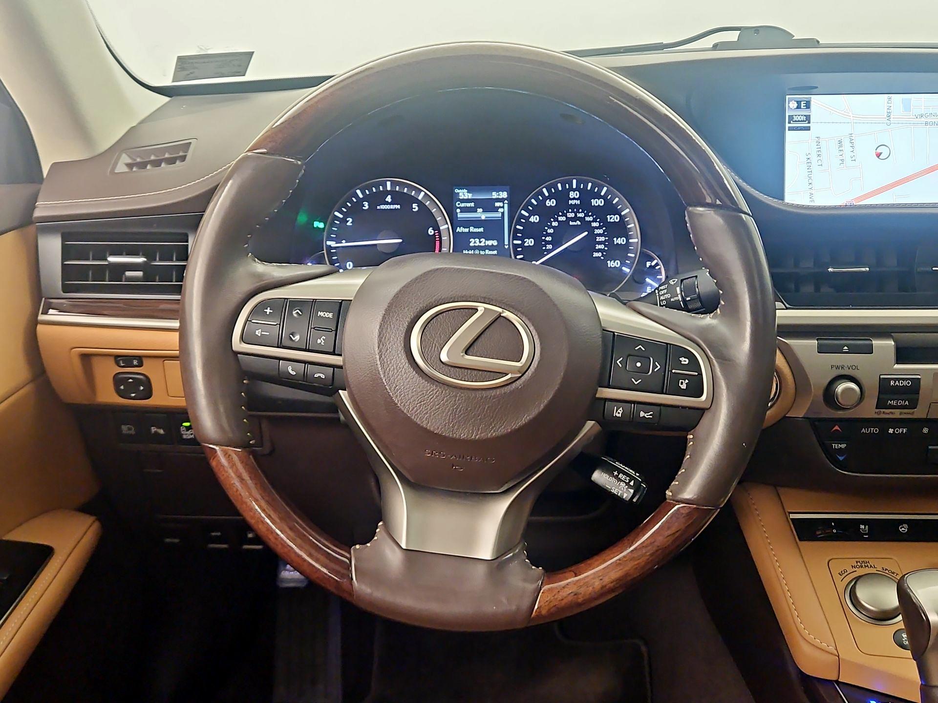 Thumbnail: 2017 Lexus ES - 10