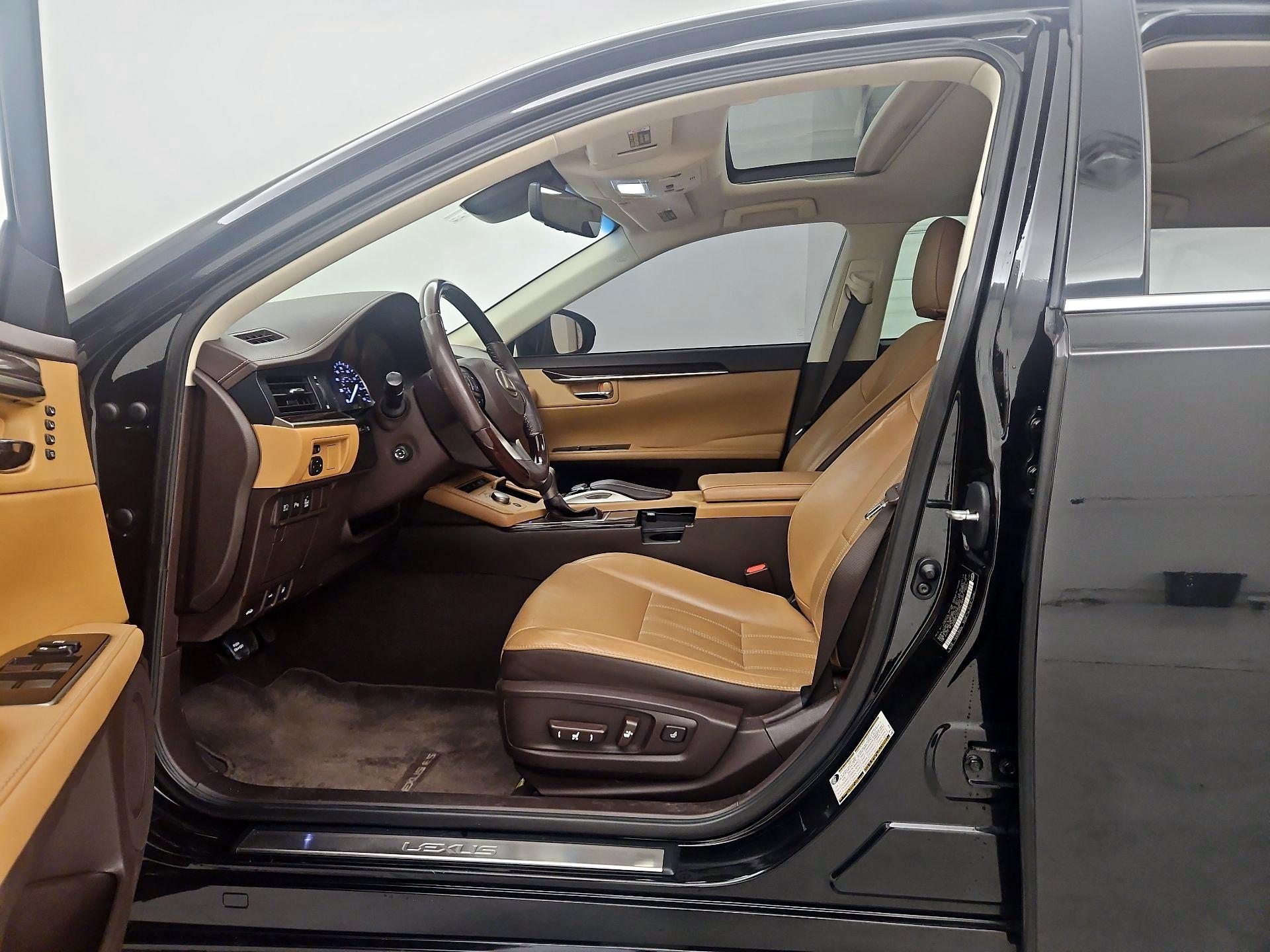 Thumbnail: 2017 Lexus ES - 11