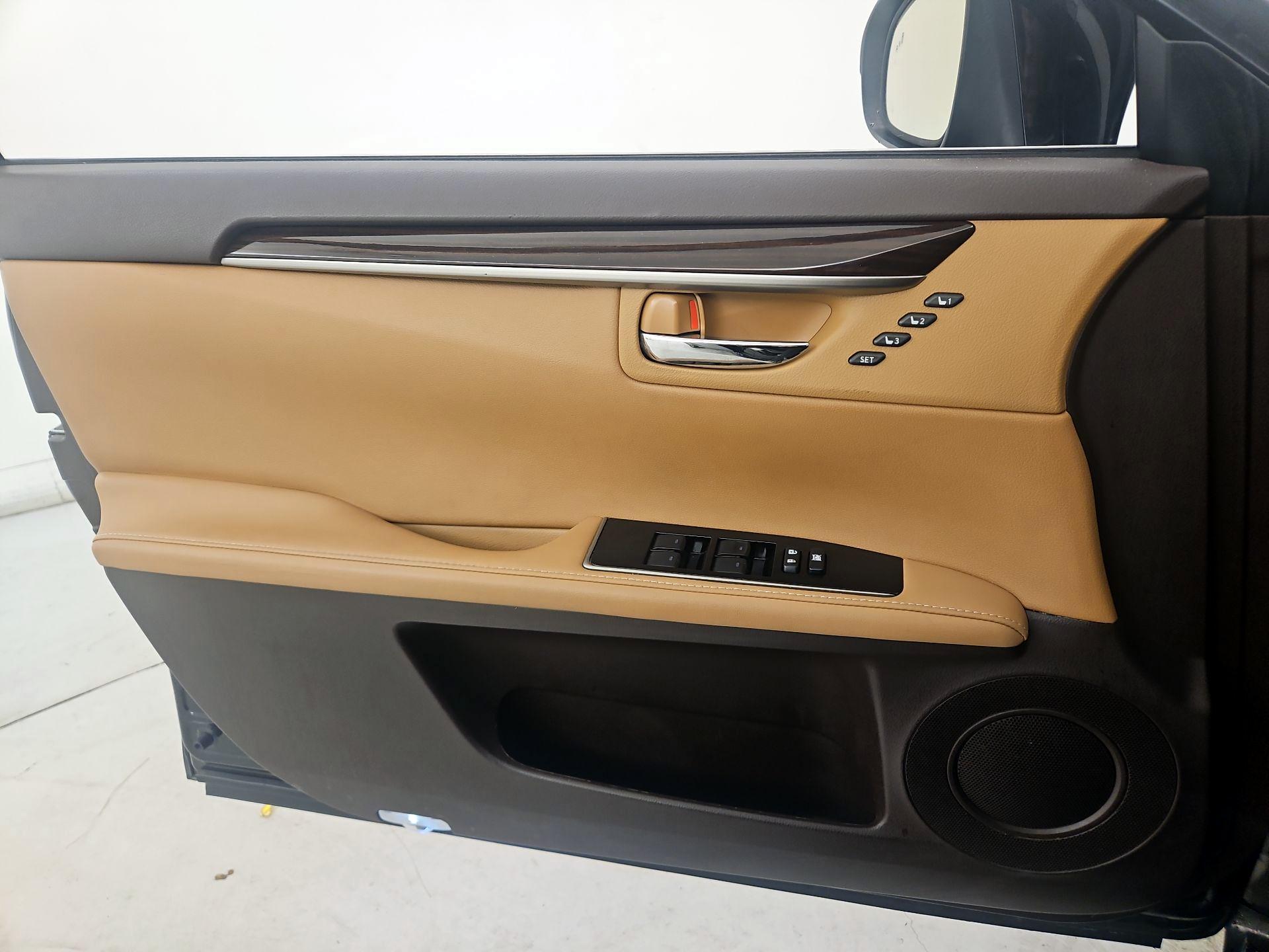 Thumbnail: 2017 Lexus ES - 12