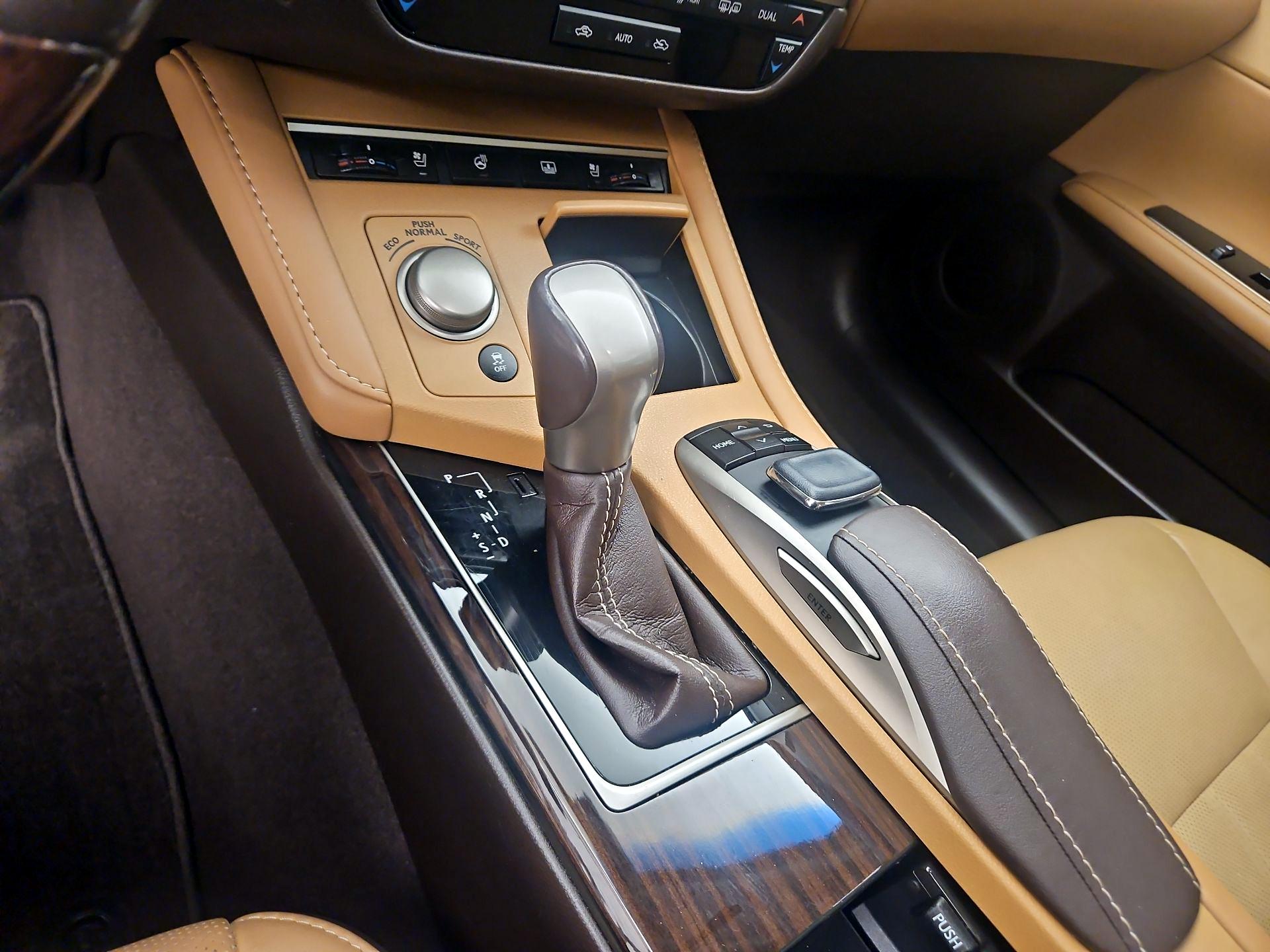 Thumbnail: 2017 Lexus ES - 18