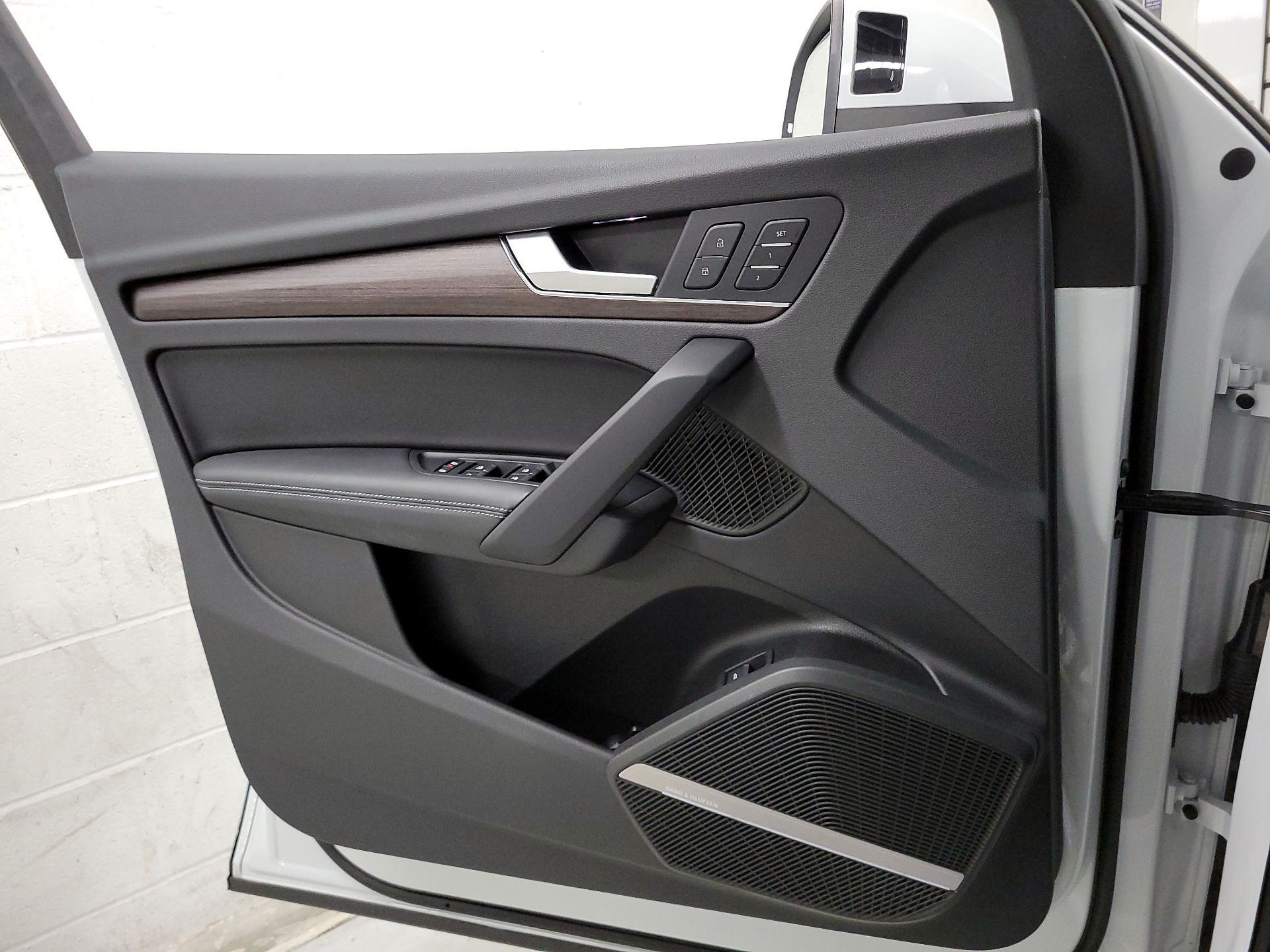 Thumbnail: 2023 Audi Q5 - 10