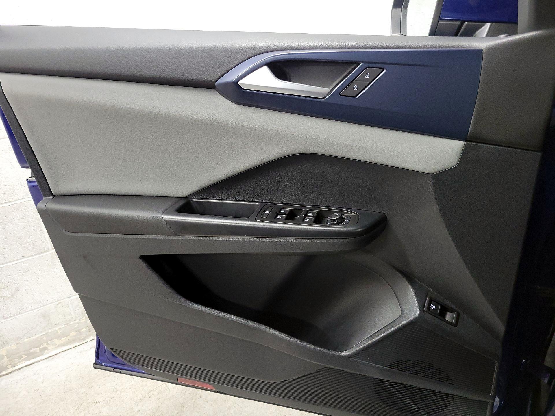 Thumbnail: 2023 Volkswagen Taos - 12