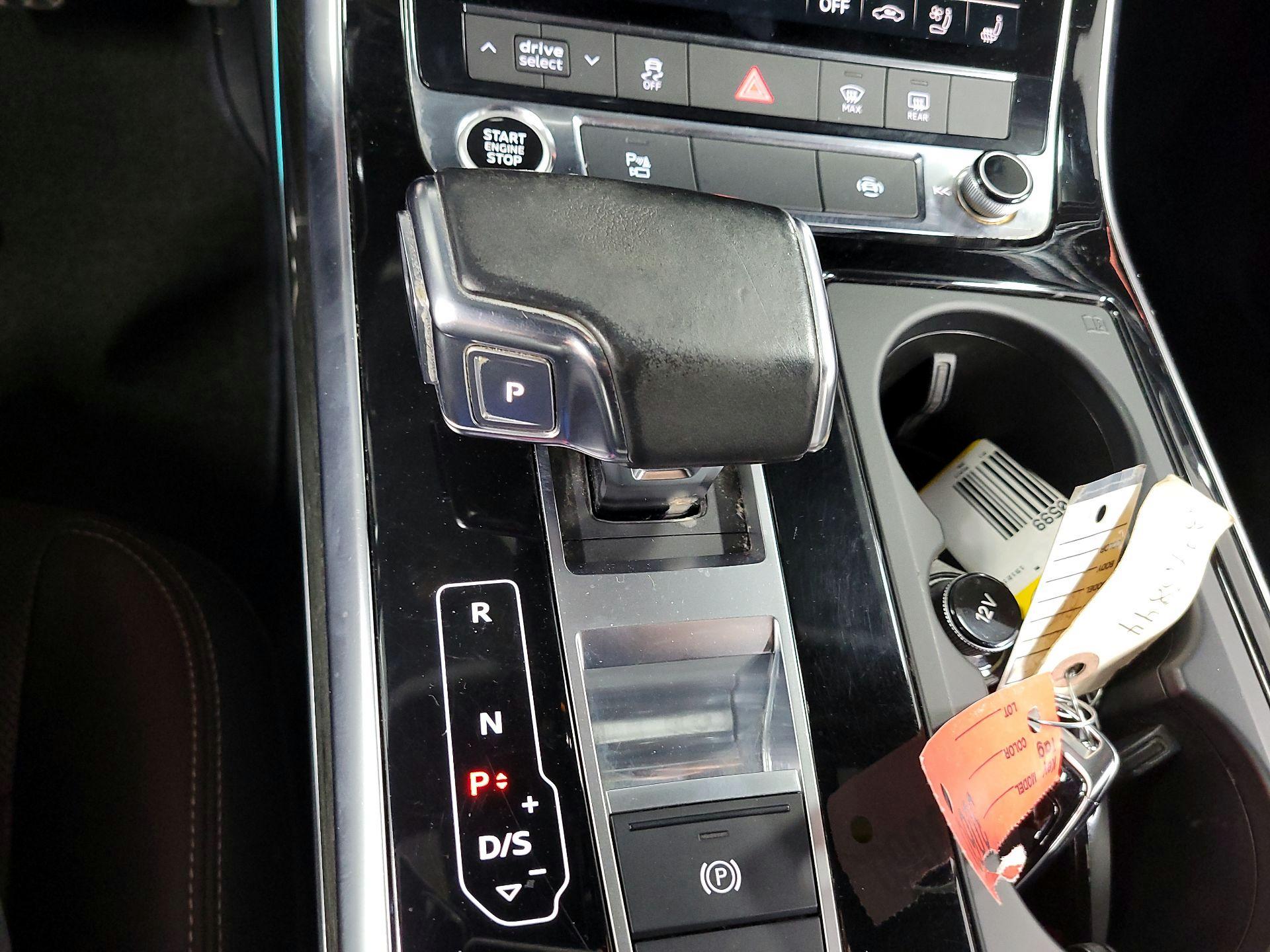 Thumbnail: 2021 Audi Q8 - 14