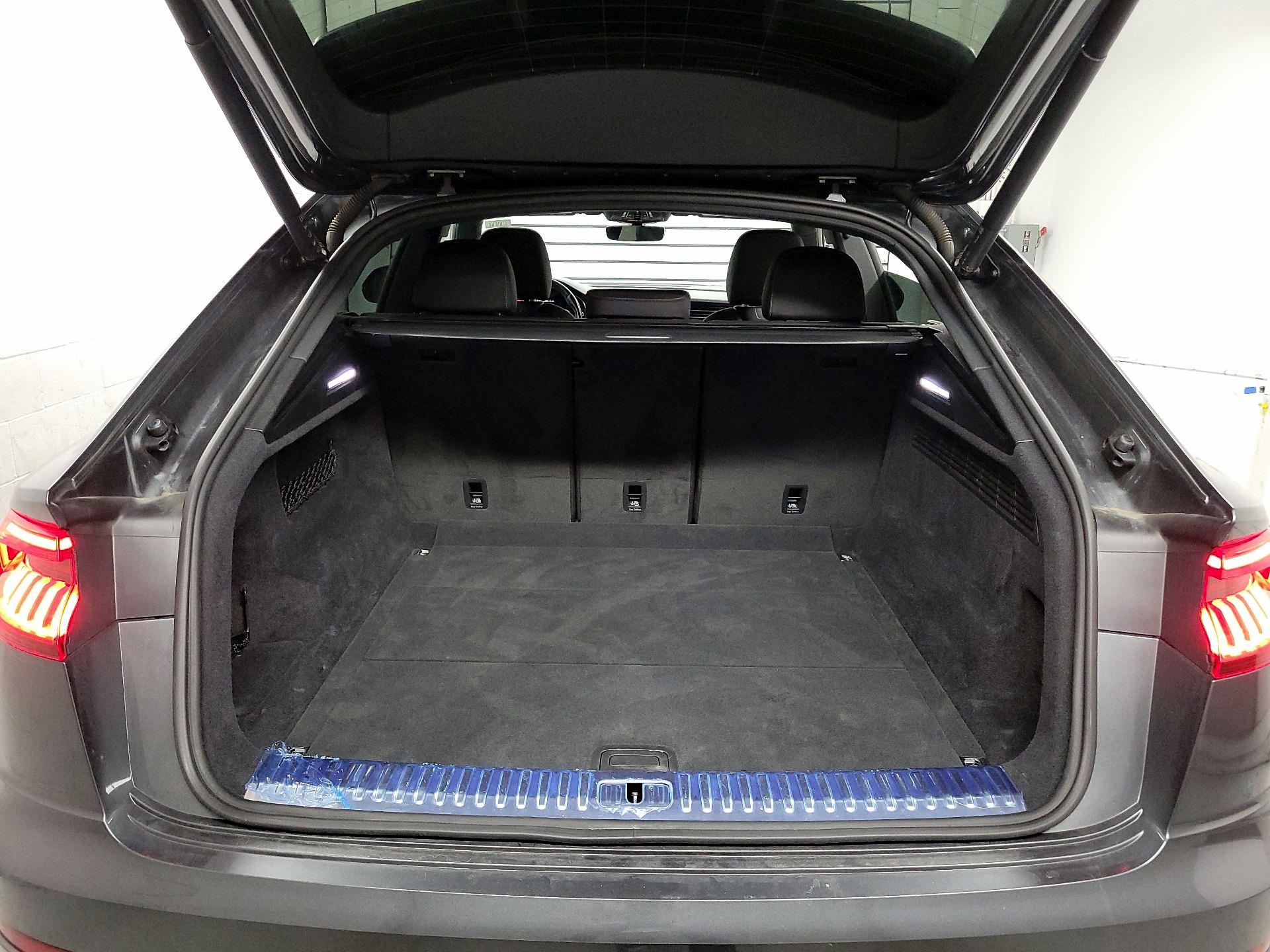 Thumbnail: 2021 Audi Q8 - 16