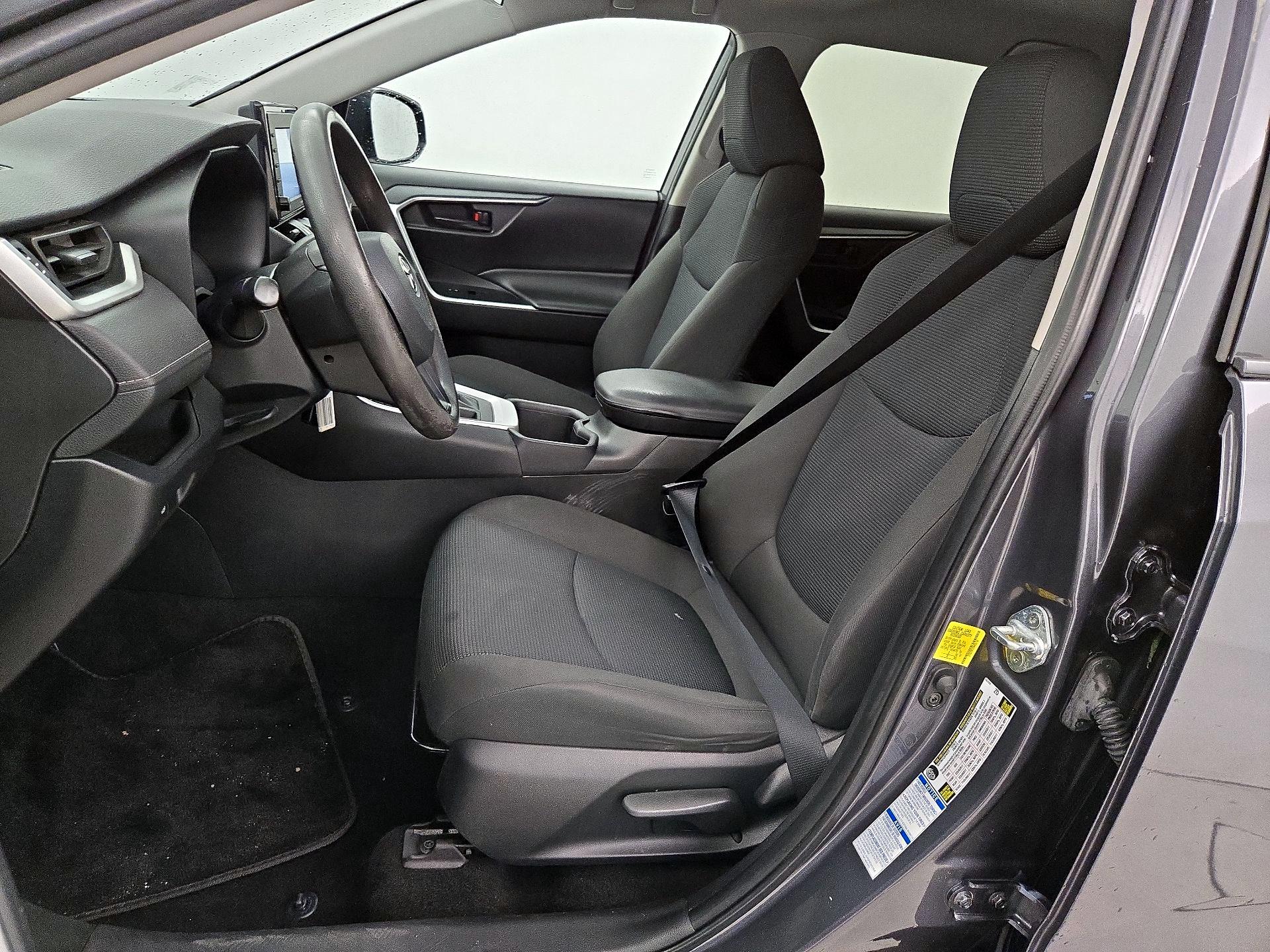 Thumbnail: 2022 Toyota RAV4 - 11