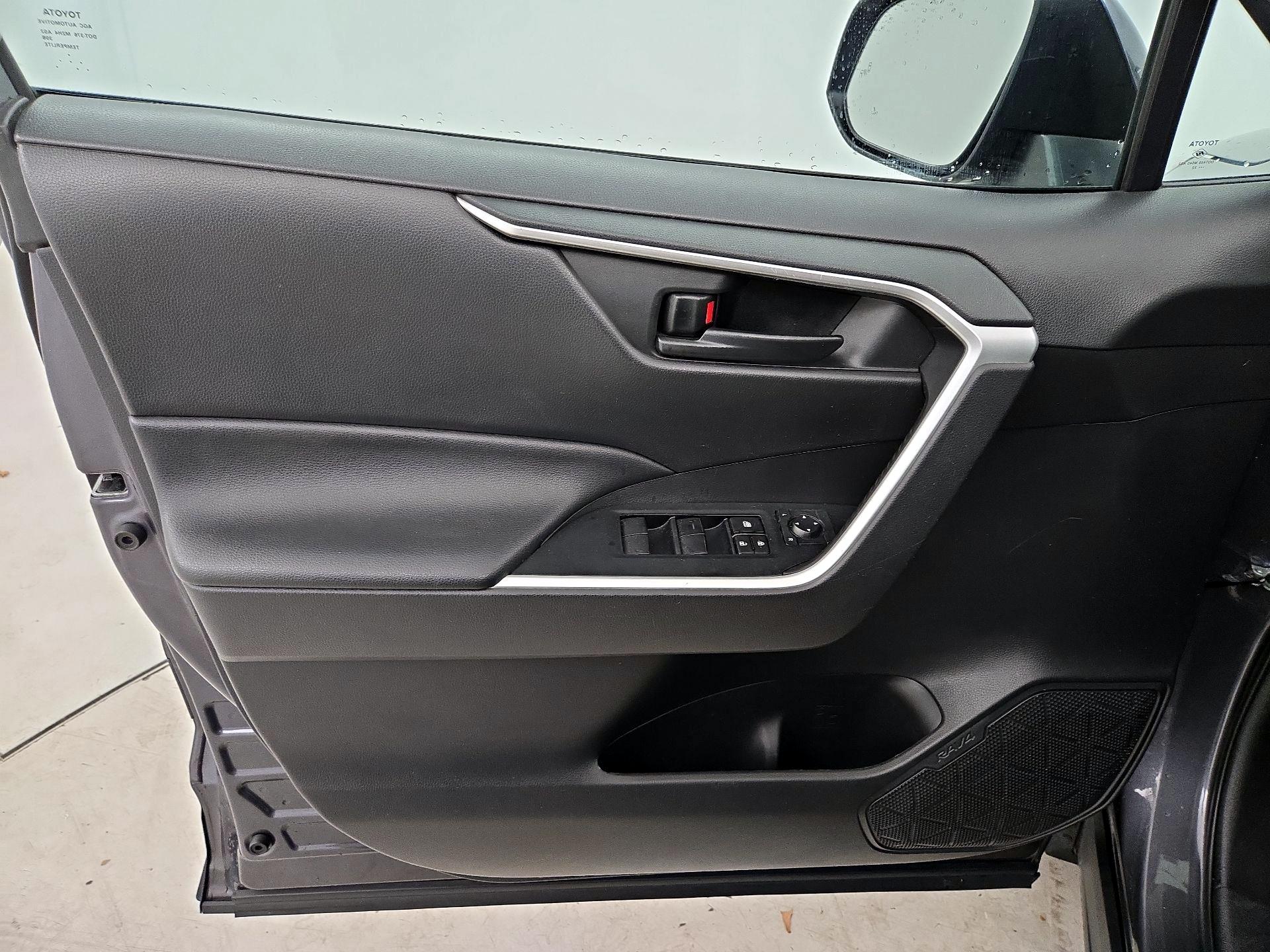 Thumbnail: 2022 Toyota RAV4 - 12