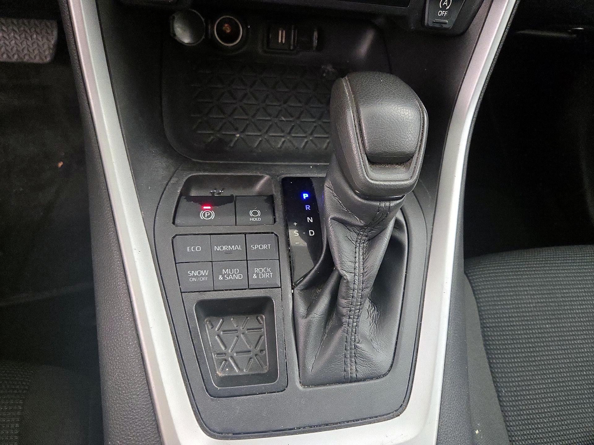 Thumbnail: 2022 Toyota RAV4 - 17