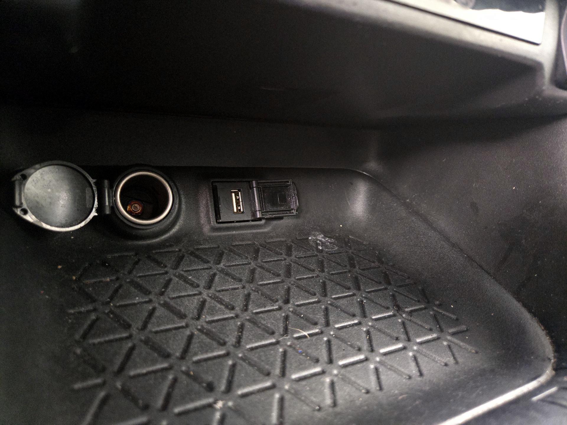 Thumbnail: 2022 Toyota RAV4 - 18