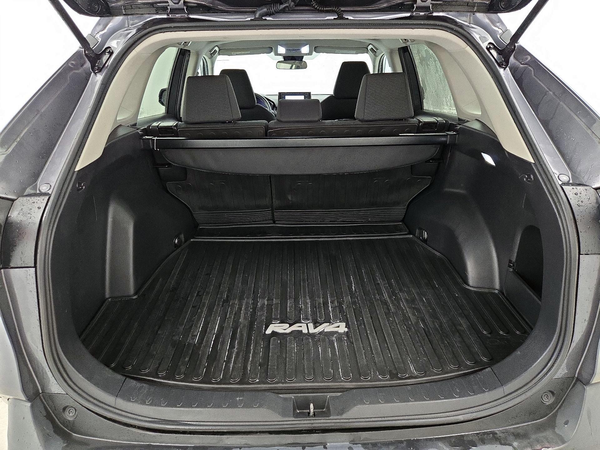 Thumbnail: 2022 Toyota RAV4 - 20