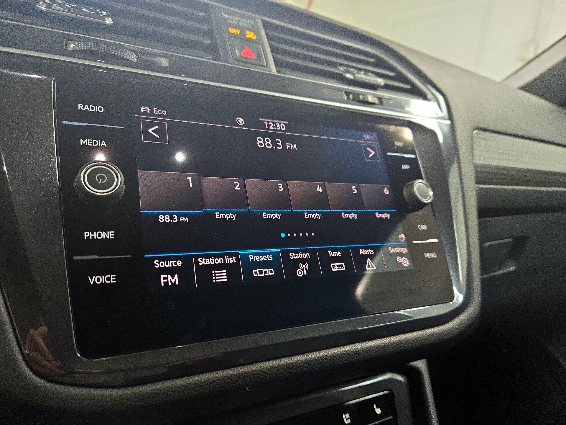 Thumbnail: 2024 Volkswagen Tiguan - 16