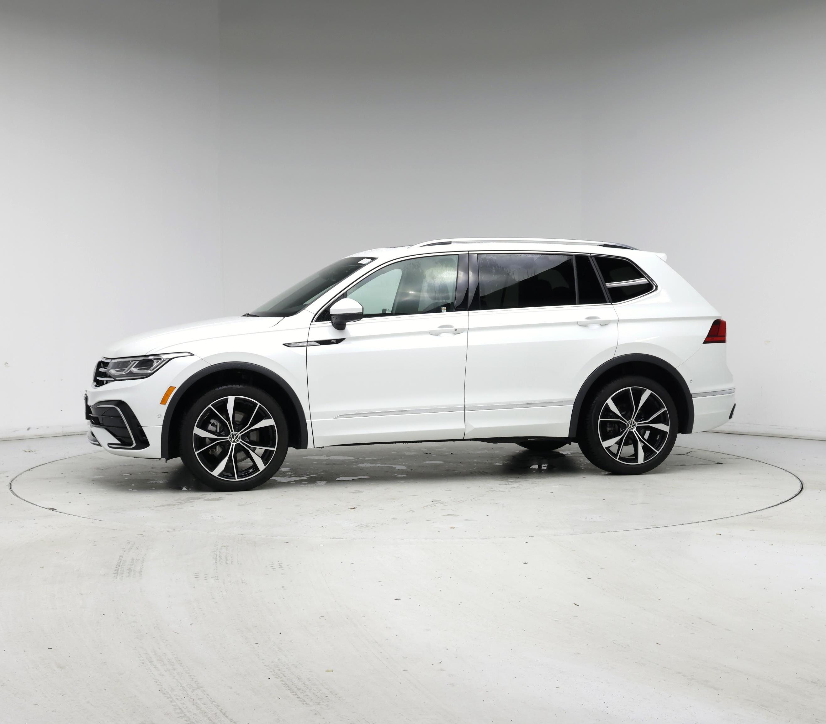 Thumbnail: 2024 Volkswagen Tiguan - 3