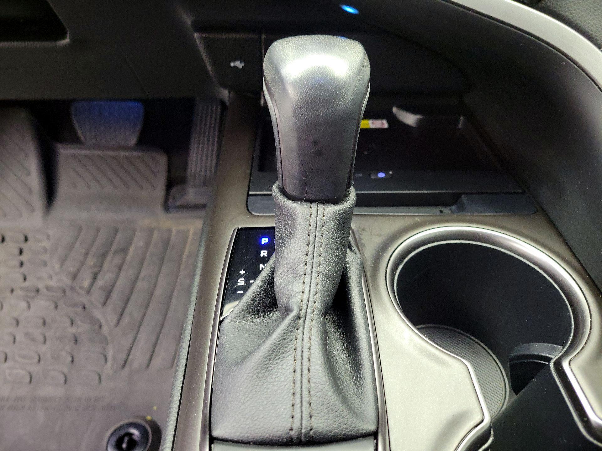 Thumbnail: 2023 Toyota Camry - 16