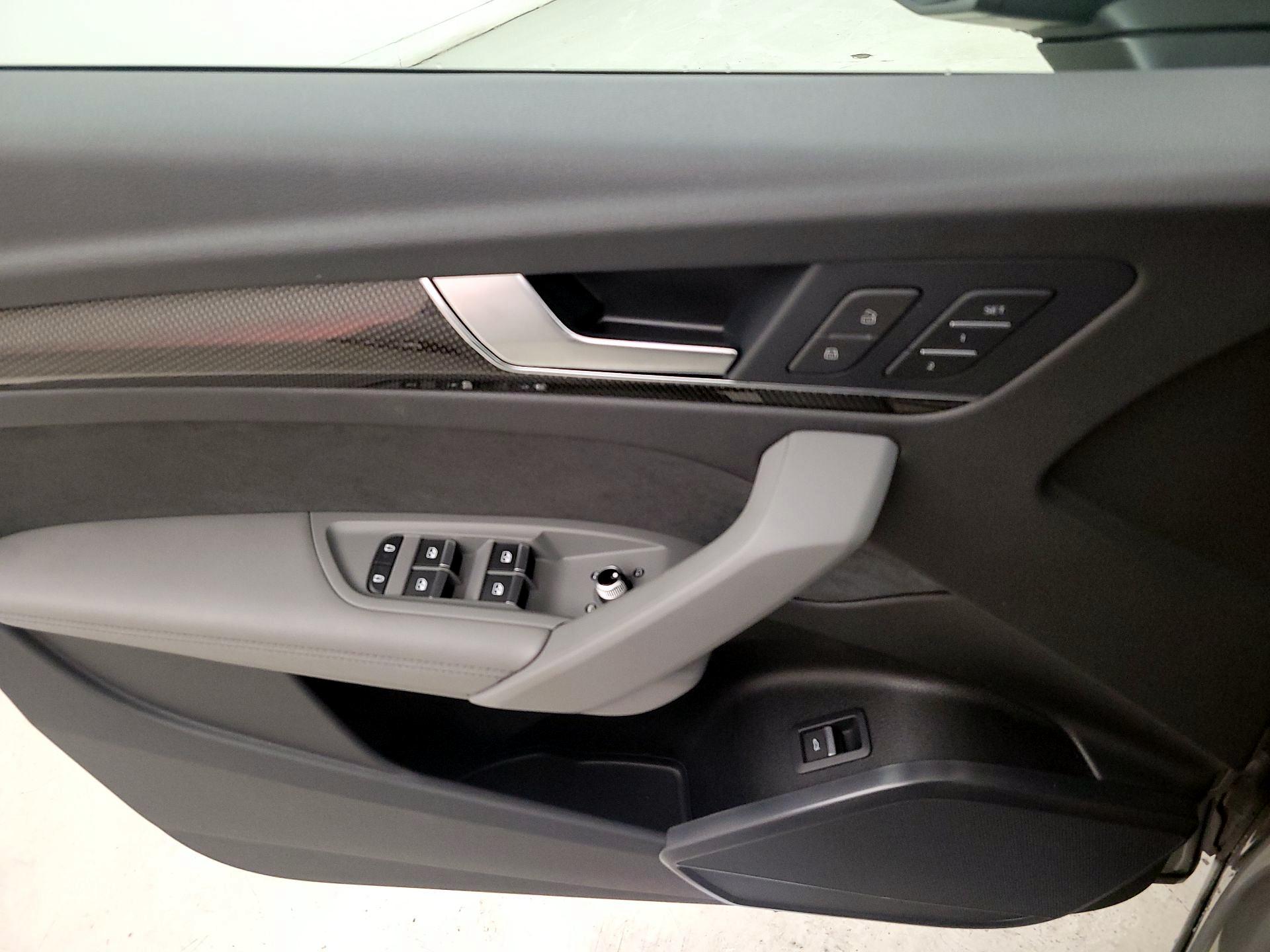 Thumbnail: 2022 Audi SQ5 - 12