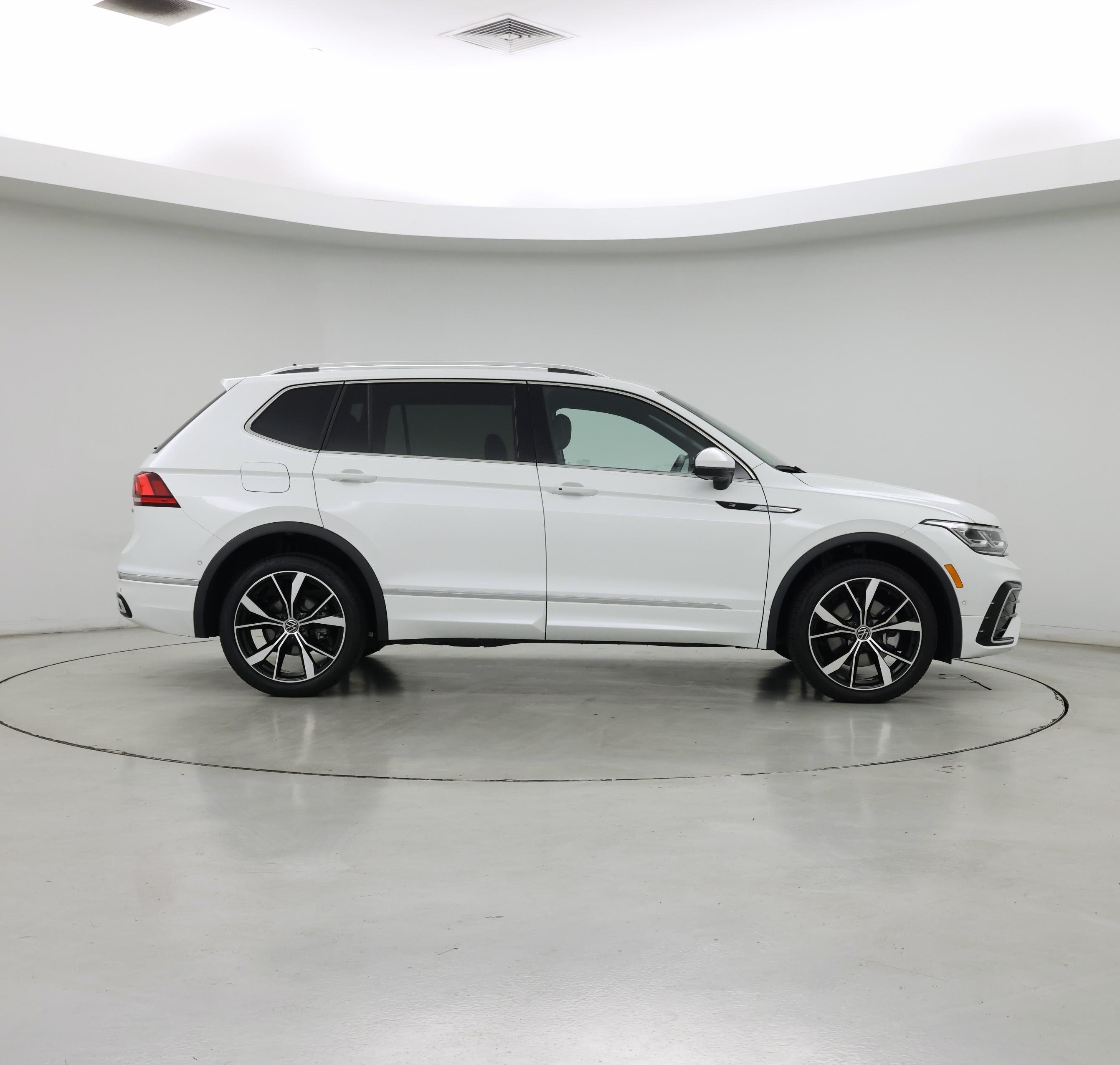 Thumbnail: 2024 Volkswagen Tiguan - 7