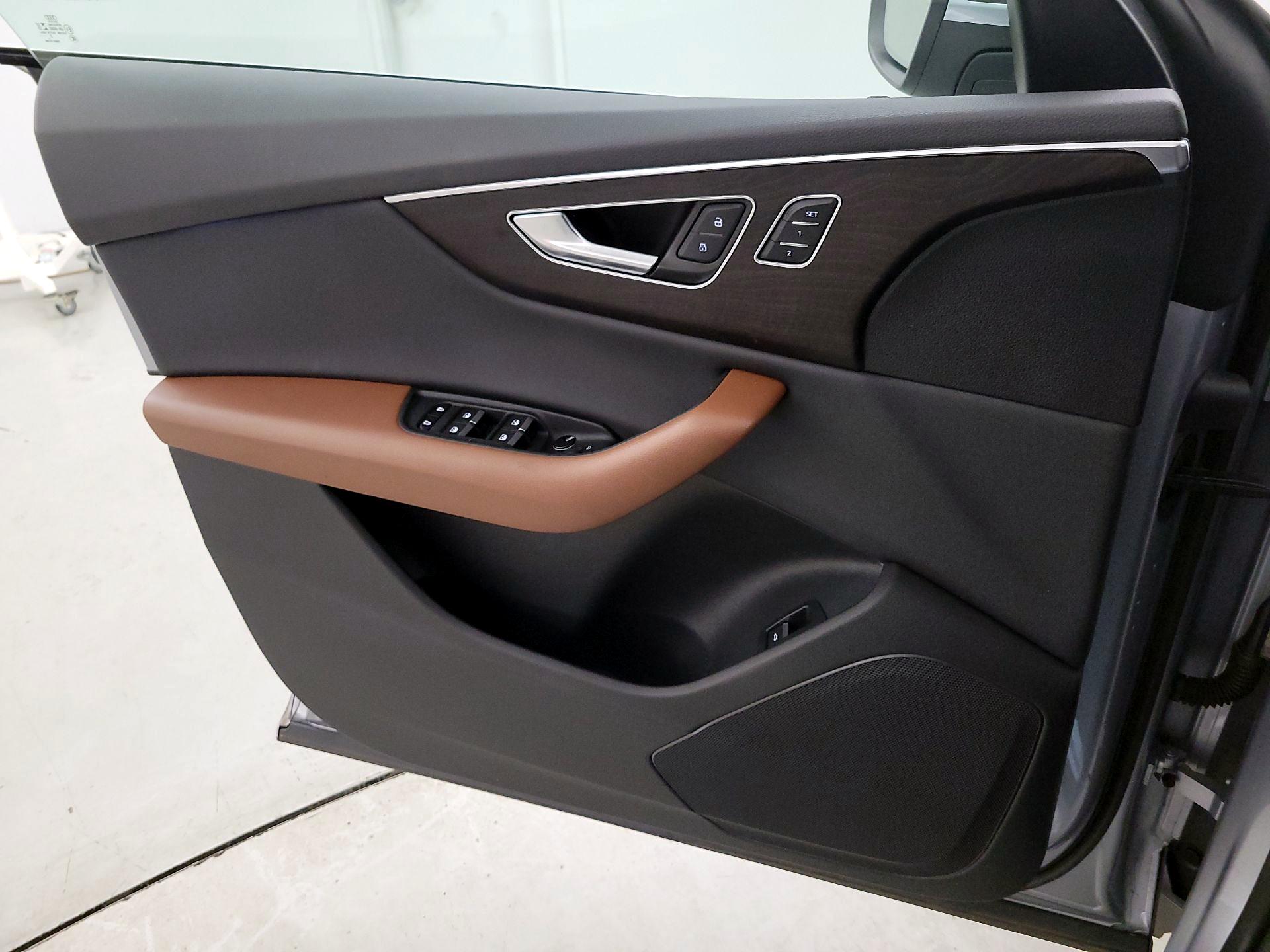 Thumbnail: 2022 Audi Q8 - 12