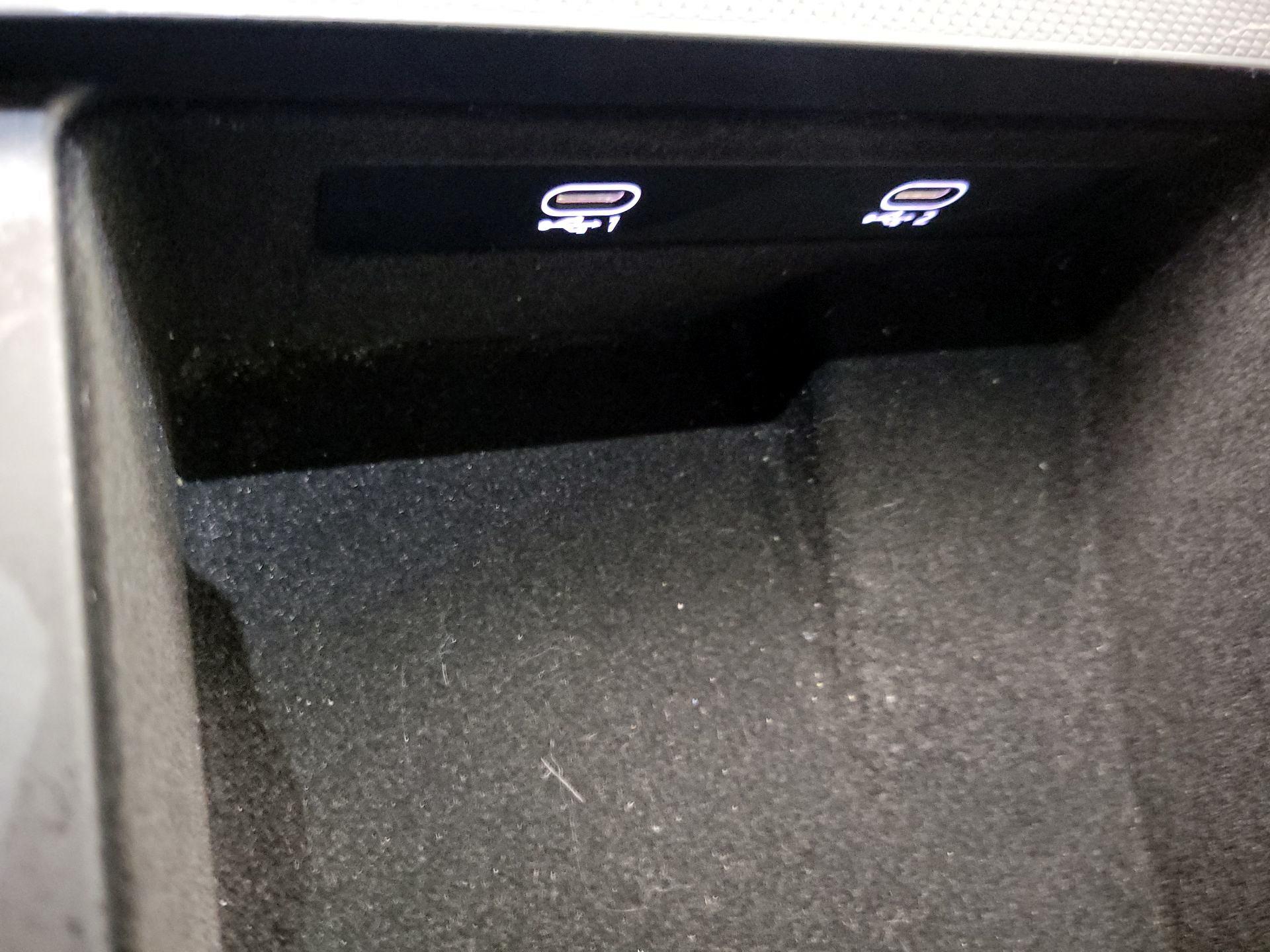 Thumbnail: 2022 Audi Q8 - 19