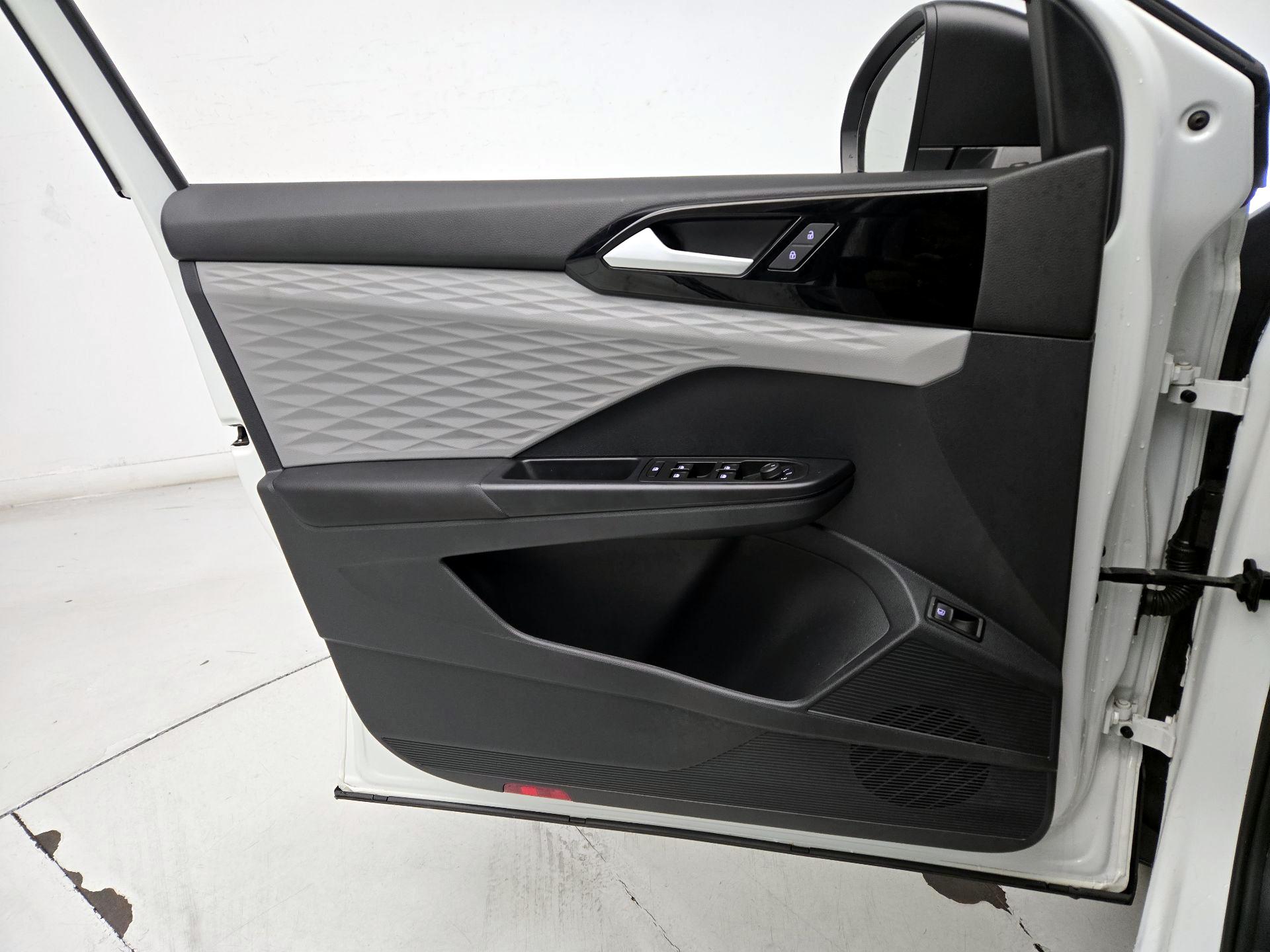 Thumbnail: 2023 Volkswagen Taos - 12