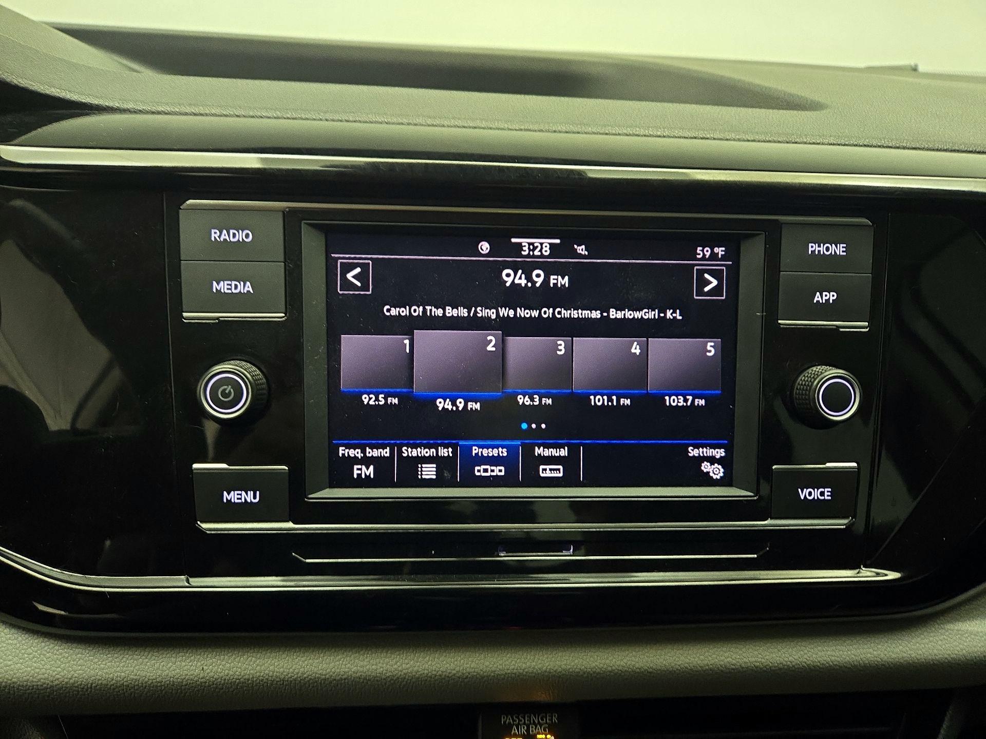 Thumbnail: 2023 Volkswagen Taos - 15