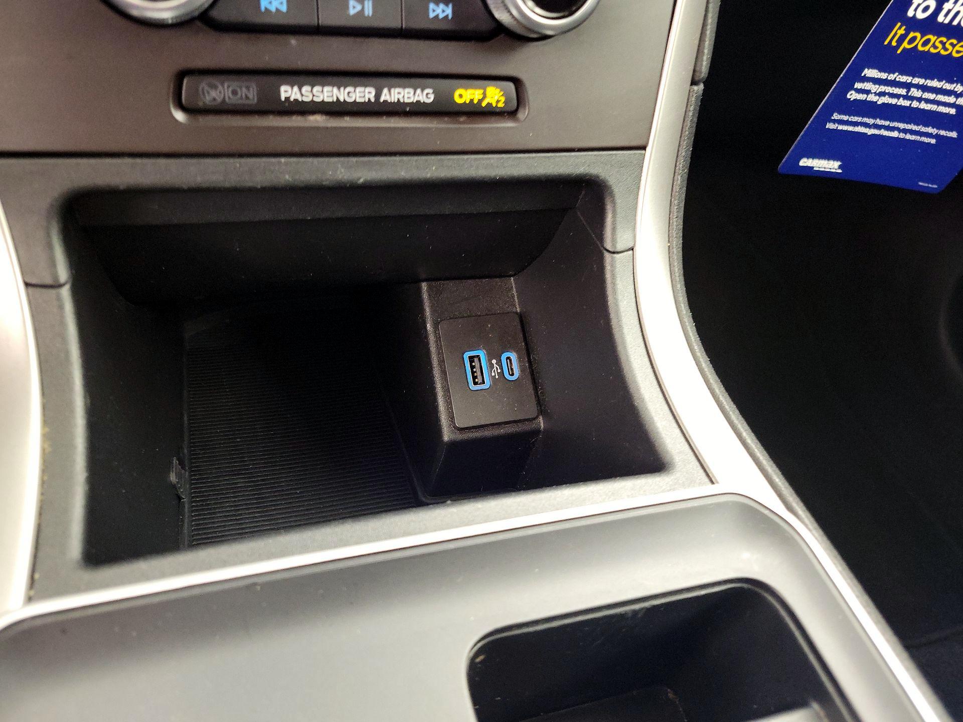 Thumbnail: 2021 Ford Edge - 18