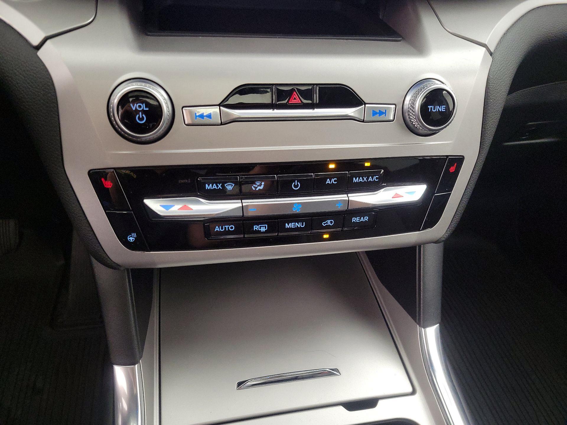 Thumbnail: 2022 Ford Explorer - 17