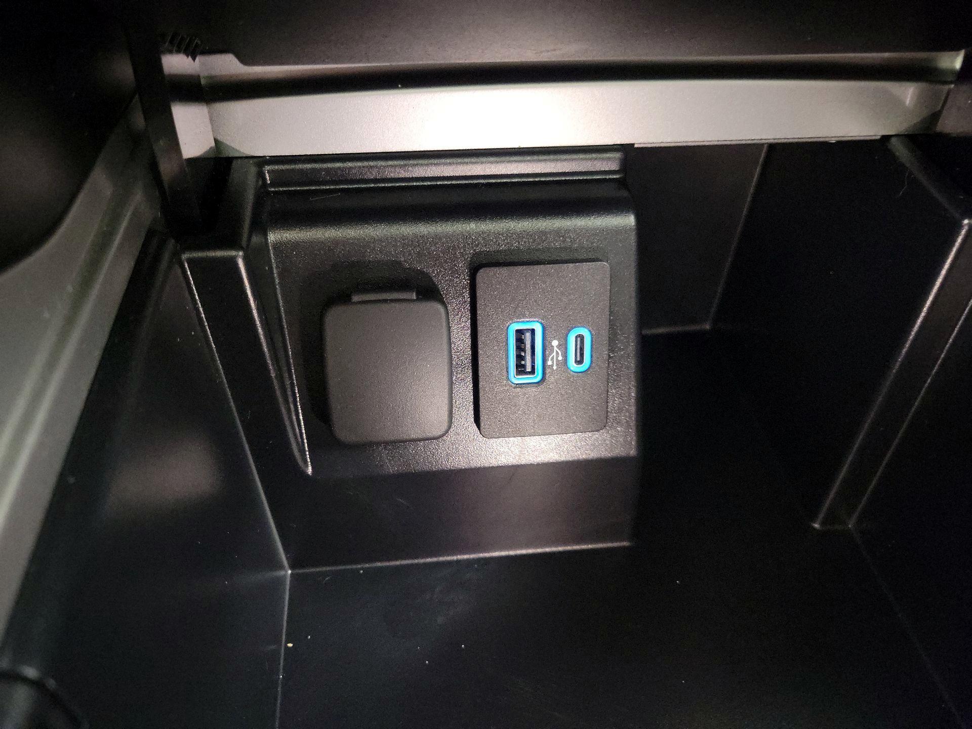 Thumbnail: 2022 Ford Explorer - 19