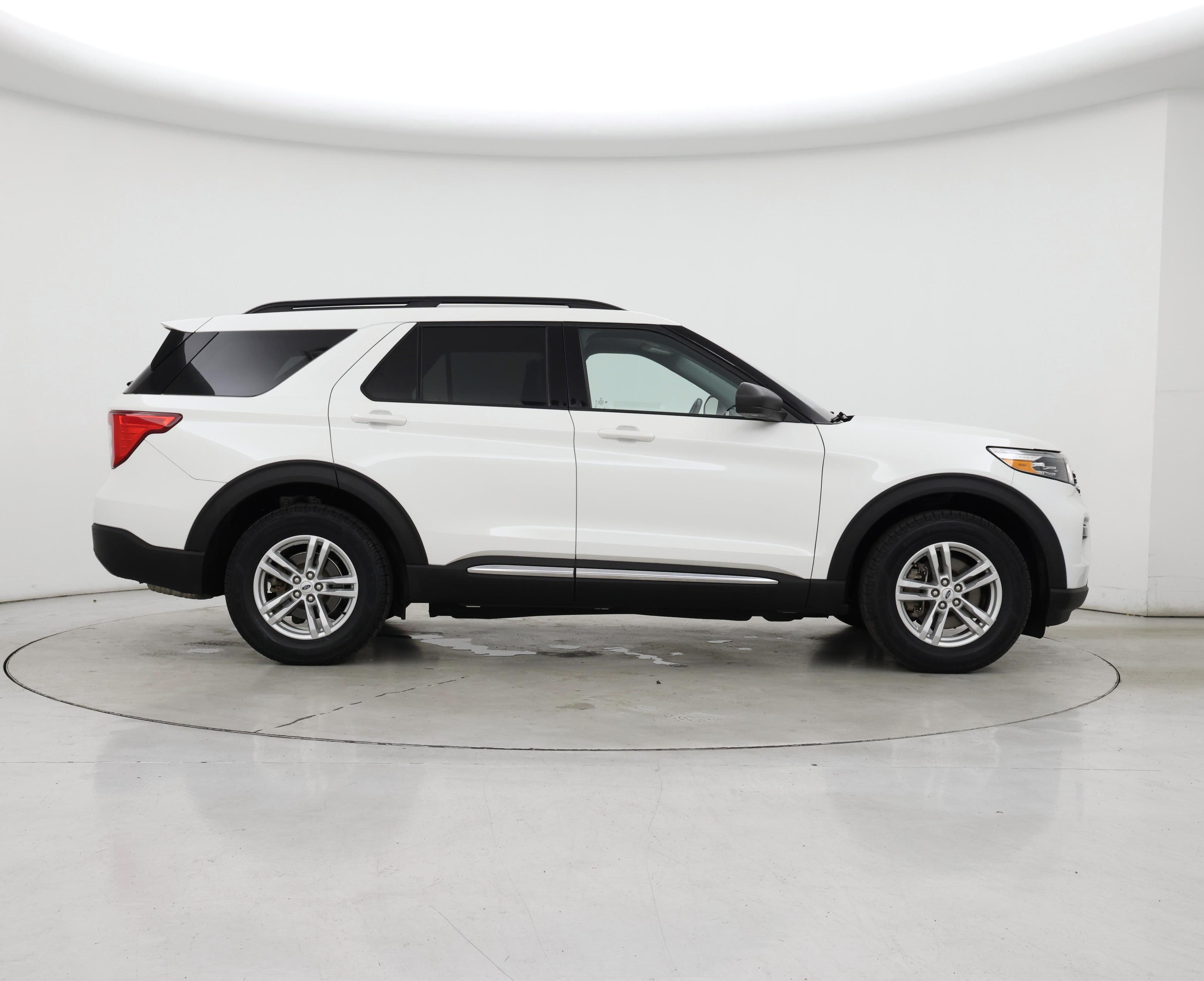 Thumbnail: 2022 Ford Explorer - 7