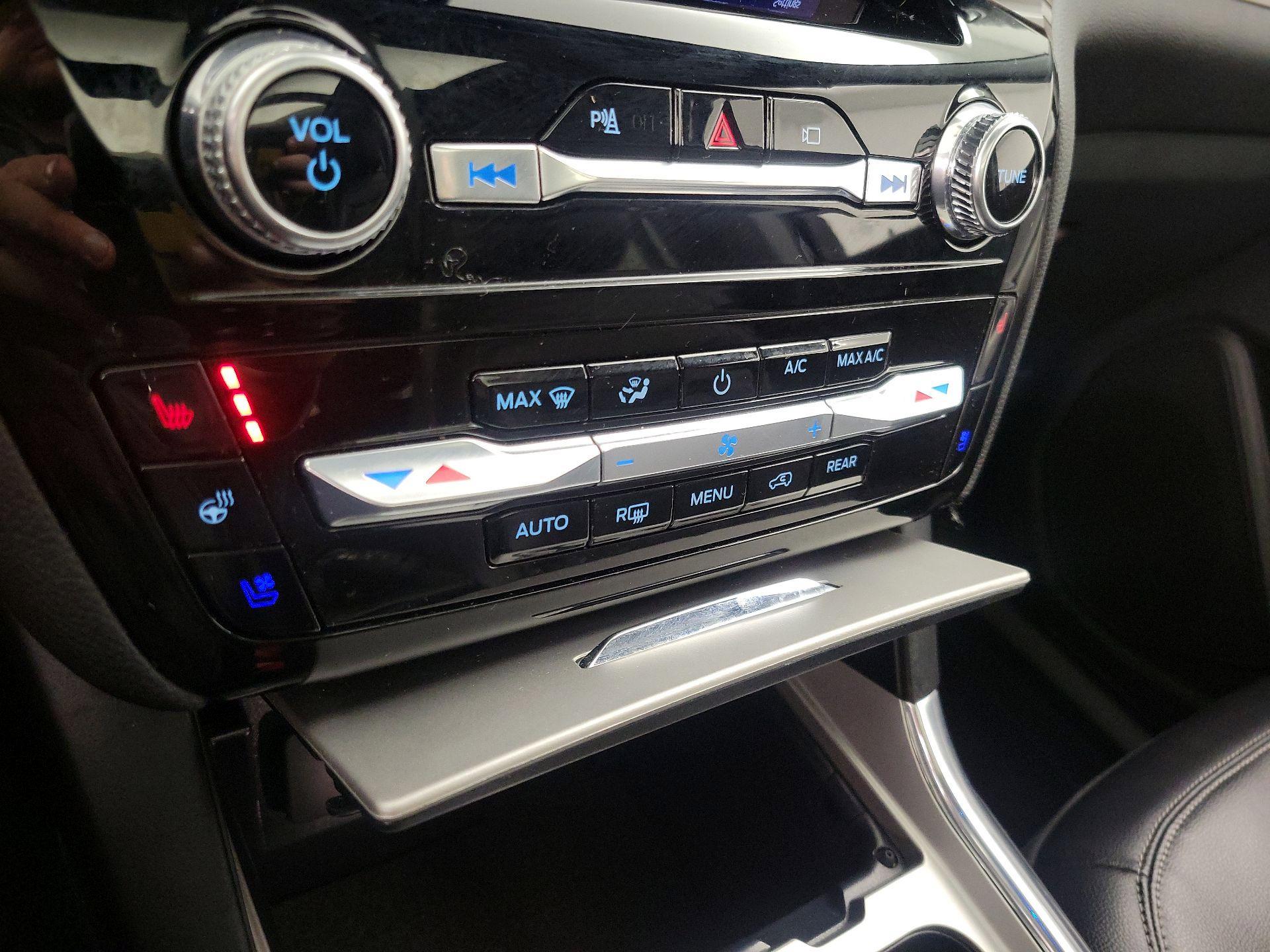 Thumbnail: 2022 Ford Explorer - 17