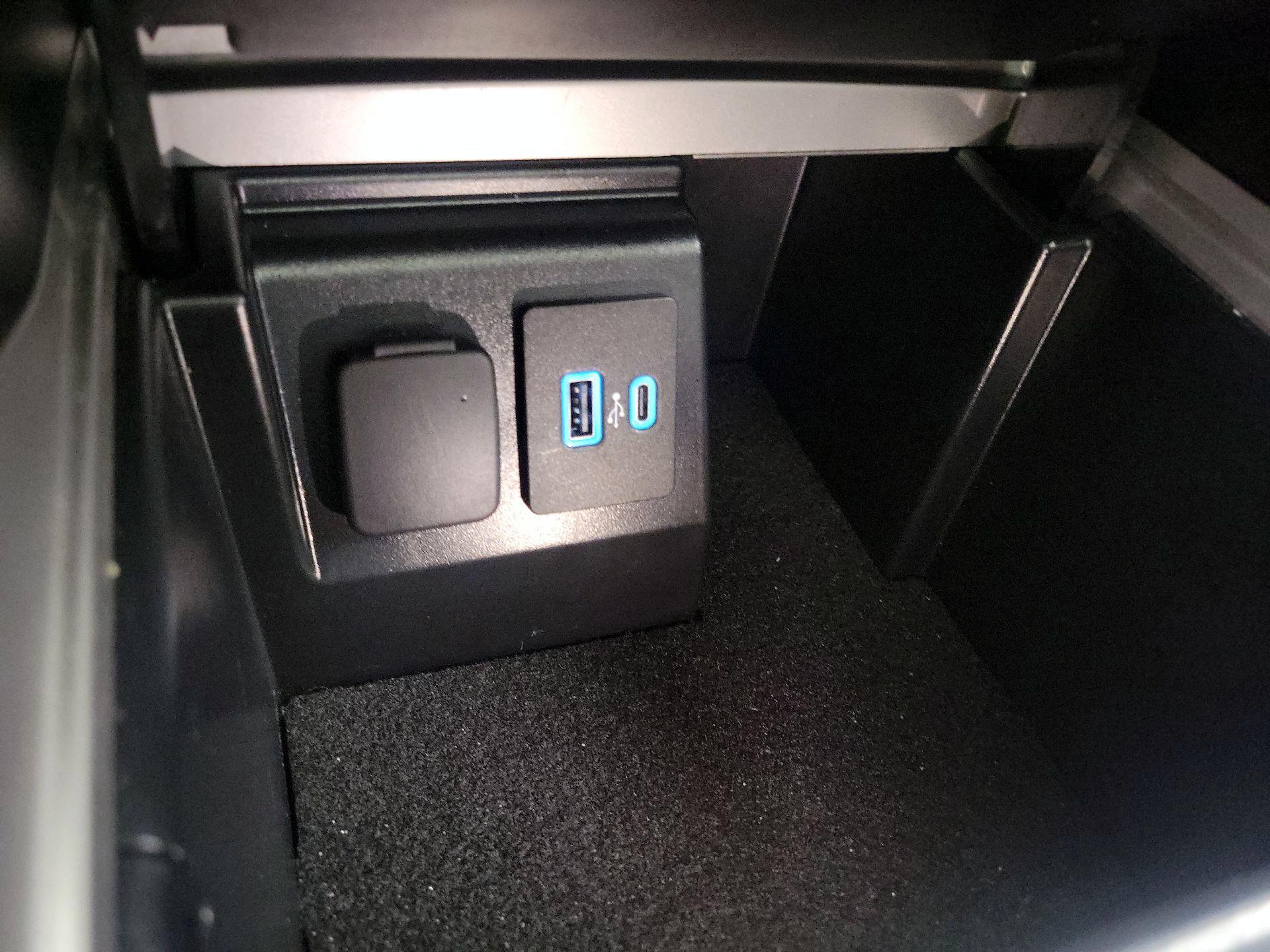 Thumbnail: 2022 Ford Explorer - 19