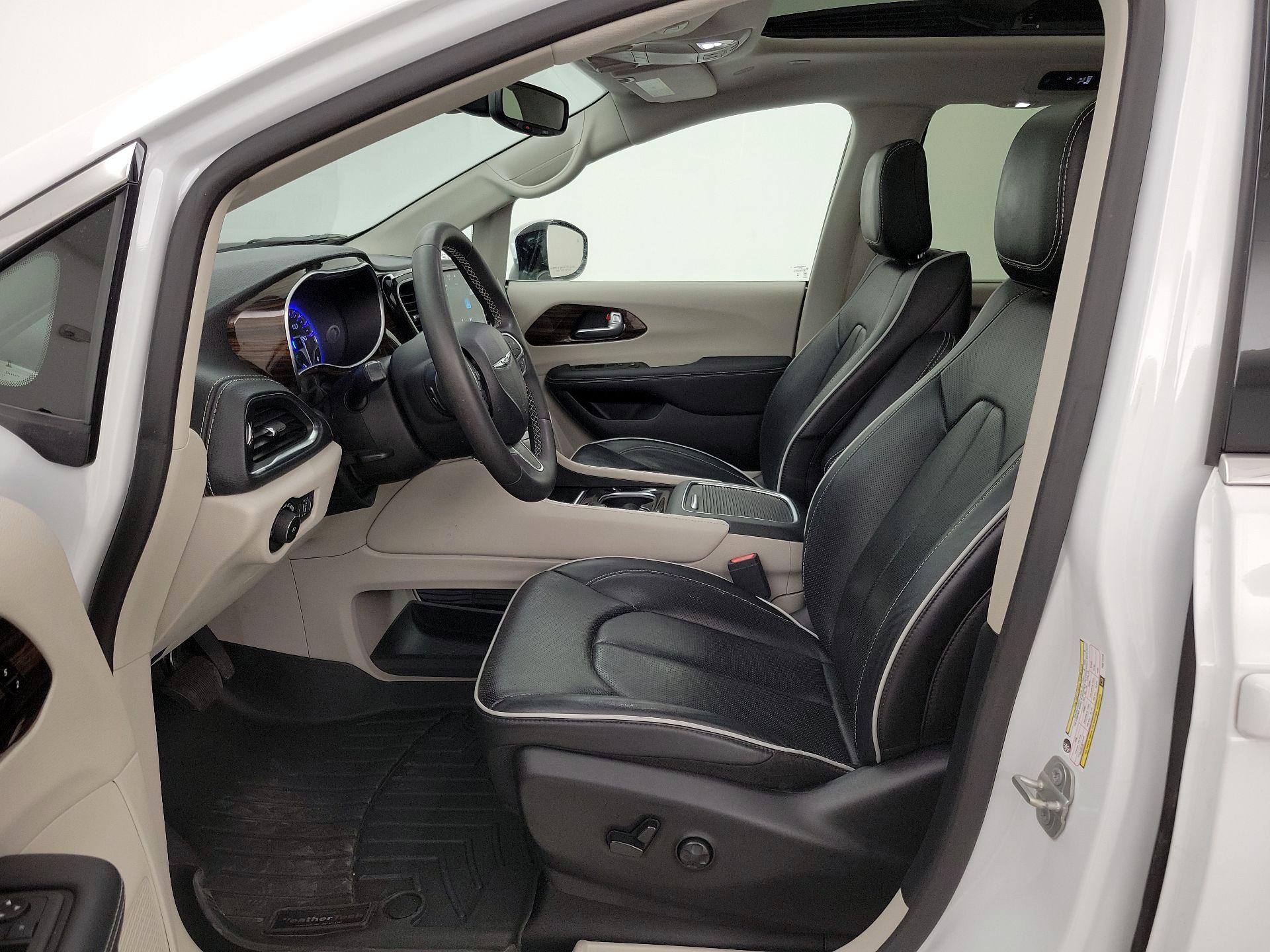 Thumbnail: 2023 Chrysler Pacifica - 11