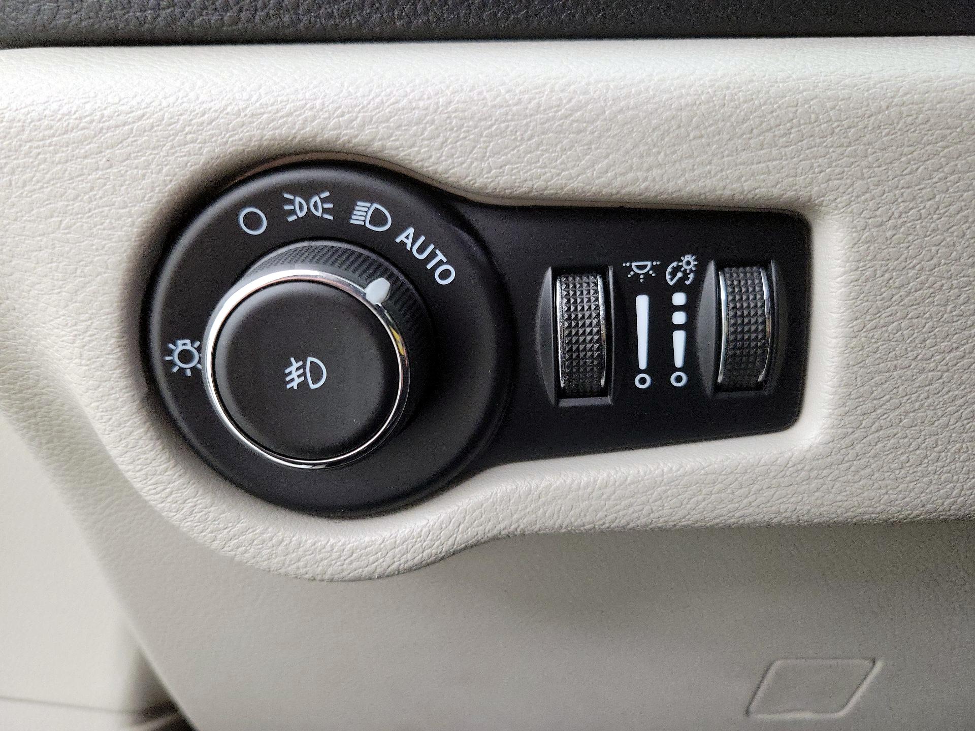 Thumbnail: 2023 Chrysler Pacifica - 13