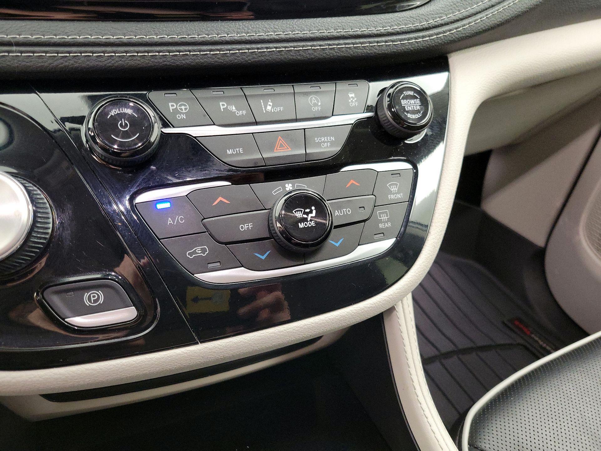 Thumbnail: 2023 Chrysler Pacifica - 17