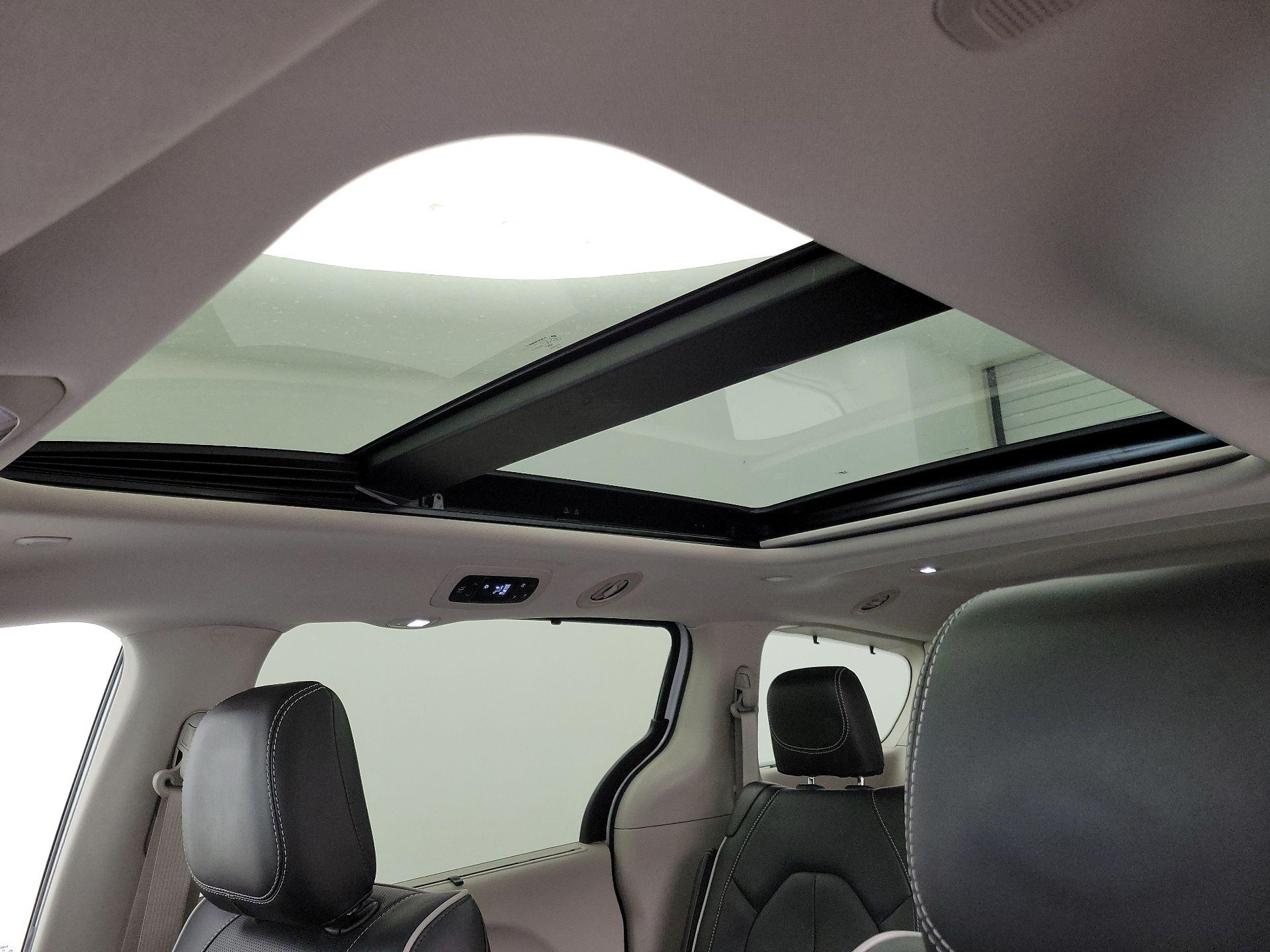 Thumbnail: 2023 Chrysler Pacifica - 20