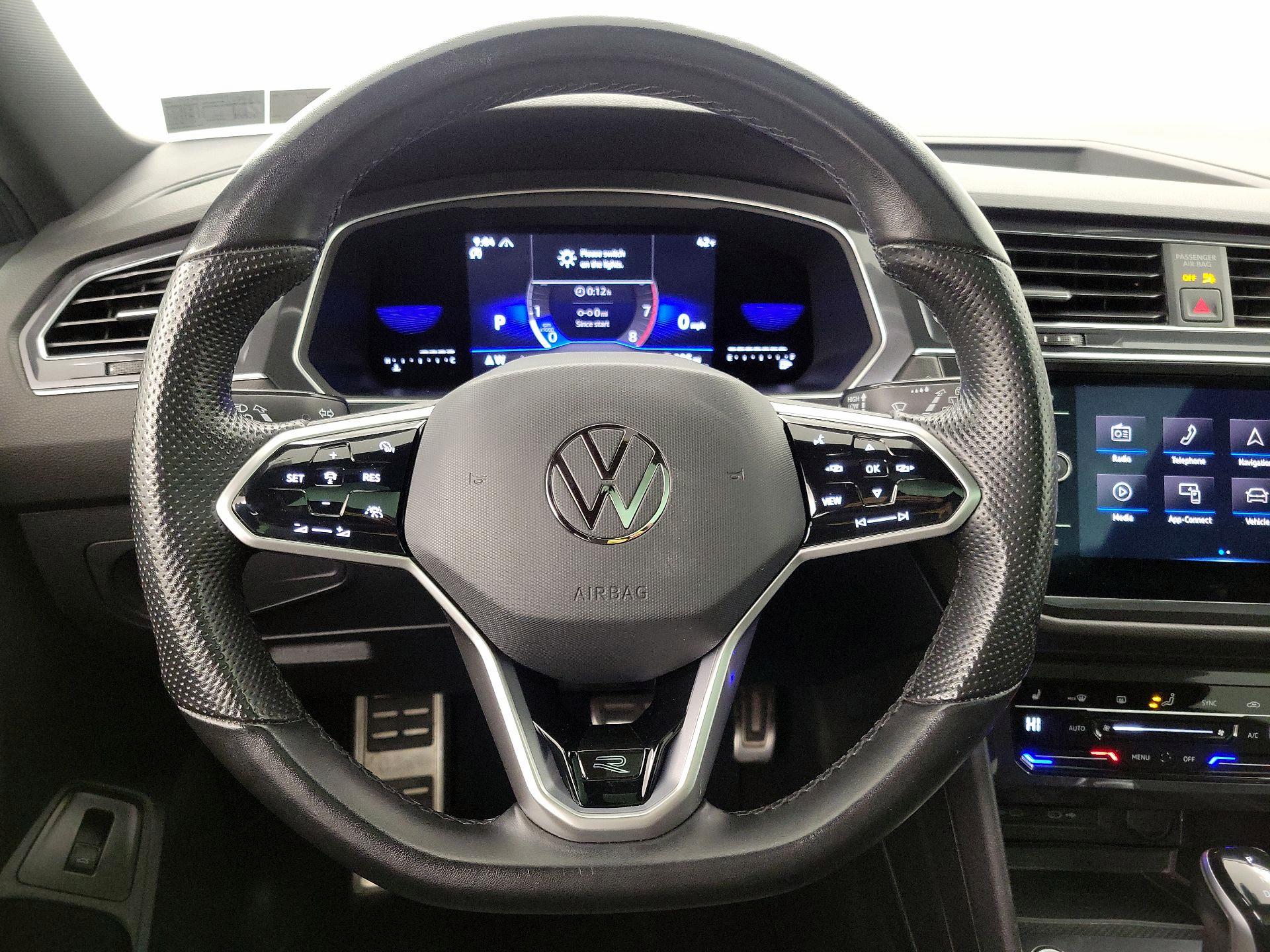 Thumbnail: 2022 Volkswagen Tiguan - 10