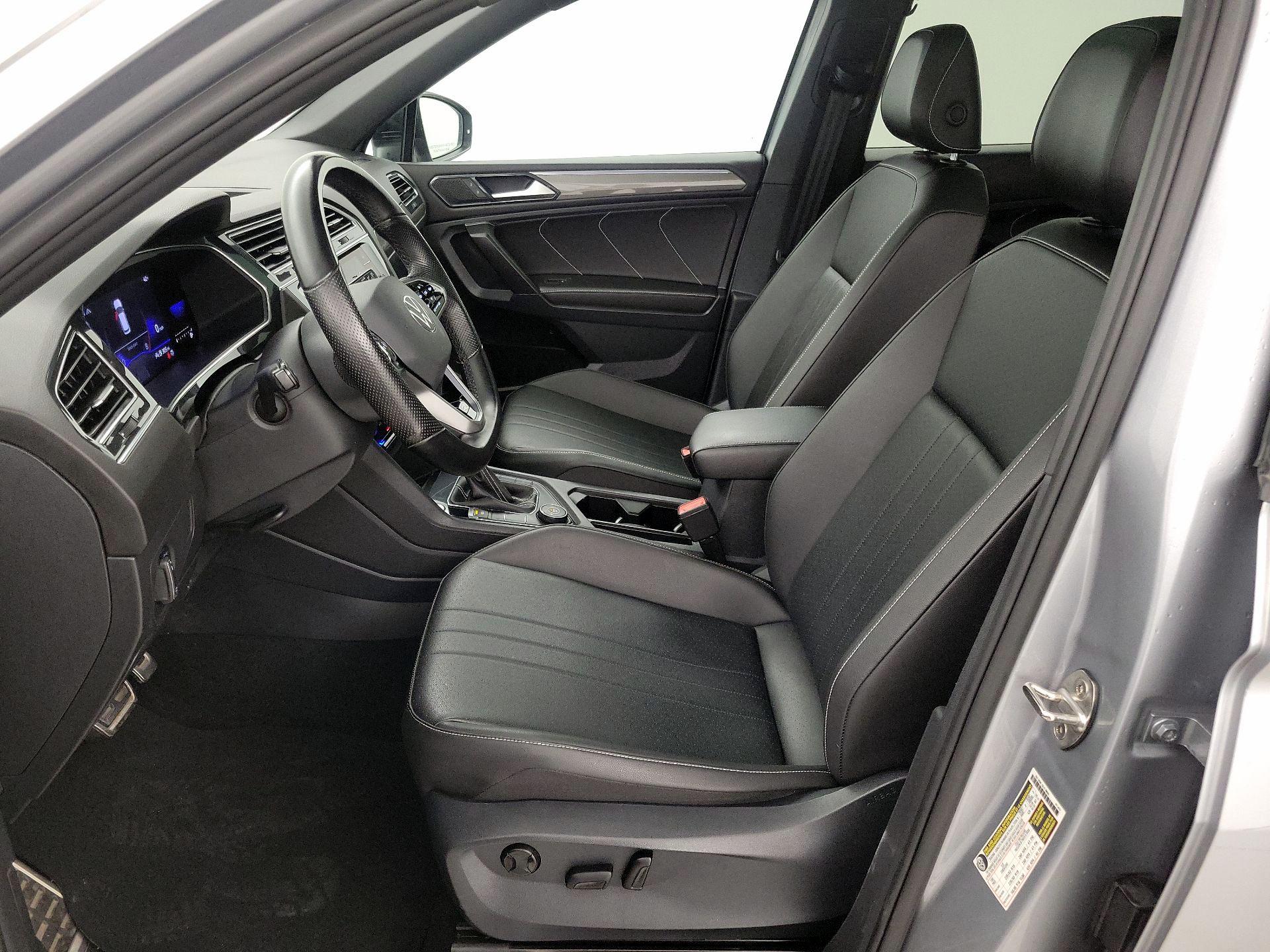 Thumbnail: 2022 Volkswagen Tiguan - 11