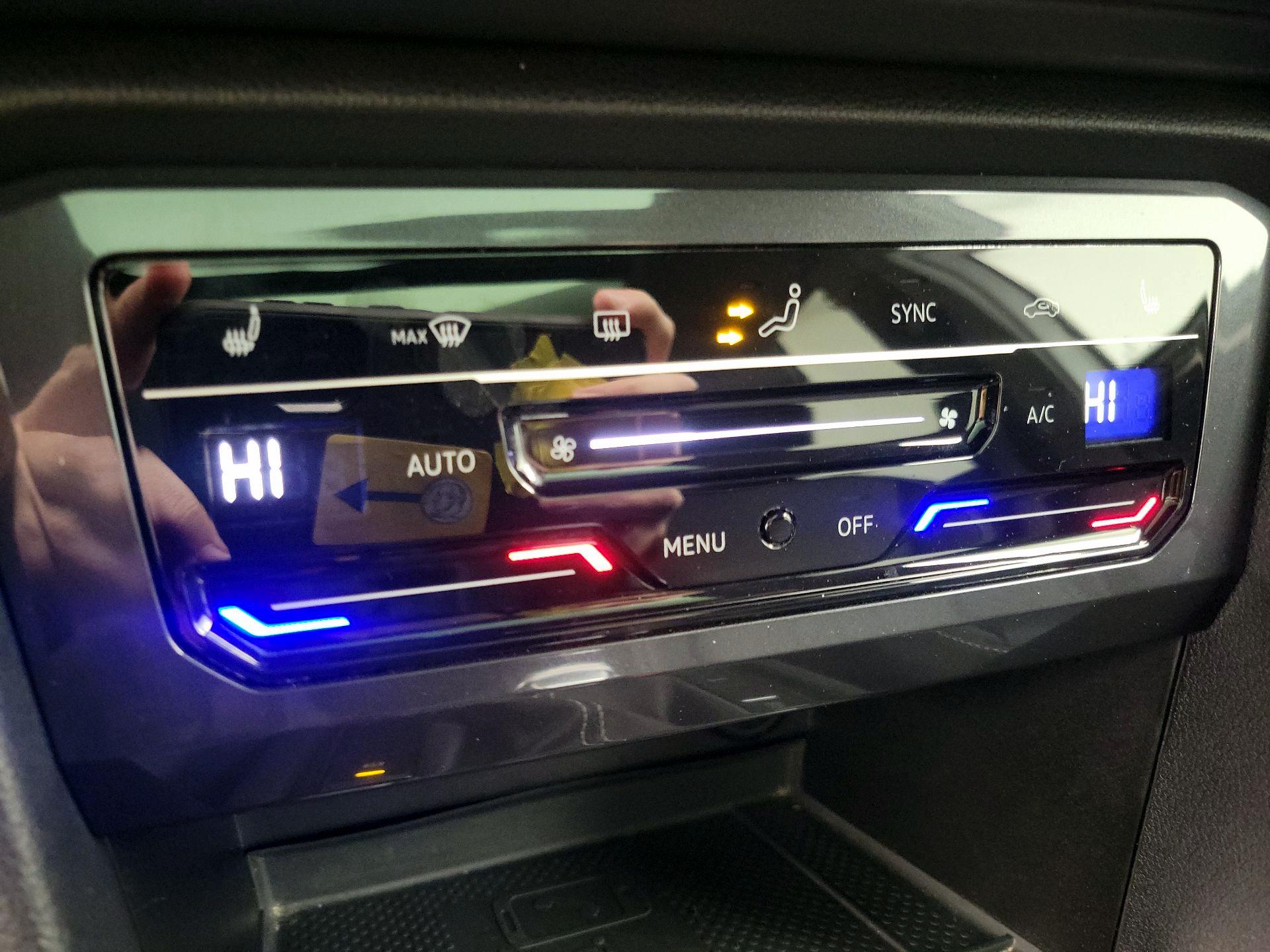 Thumbnail: 2022 Volkswagen Tiguan - 16