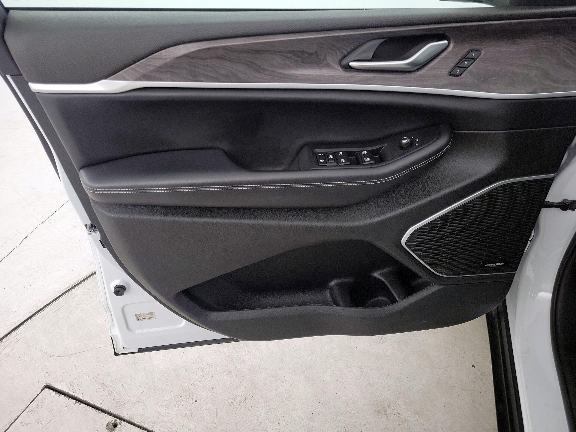 Thumbnail: 2022 Jeep Grand Cherokee - 12