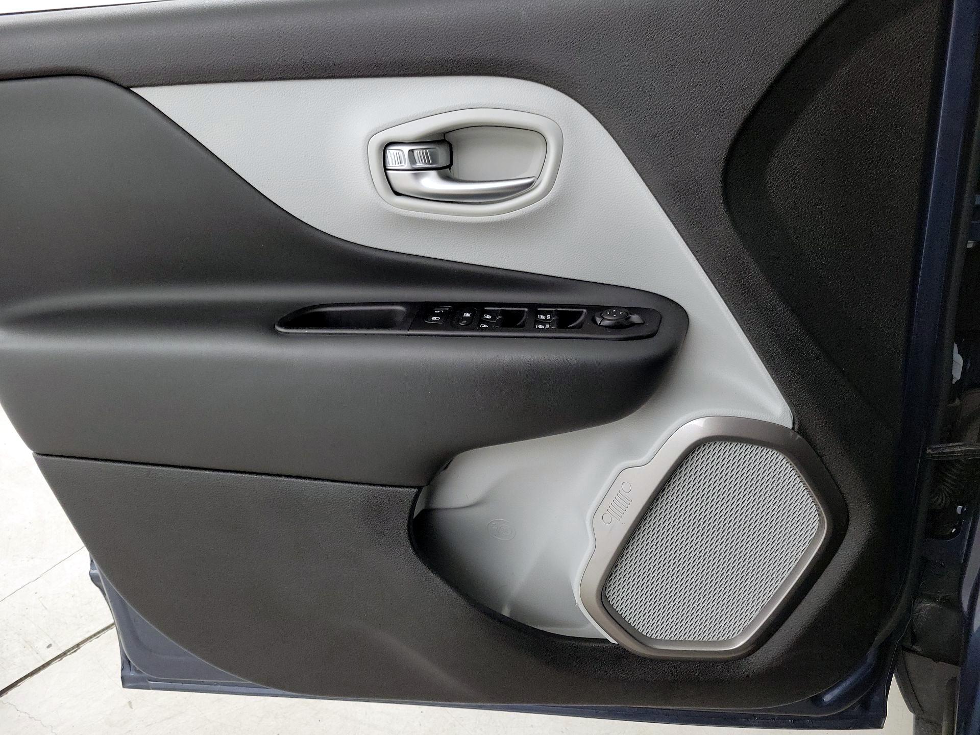 Thumbnail: 2022 Jeep Renegade - 12