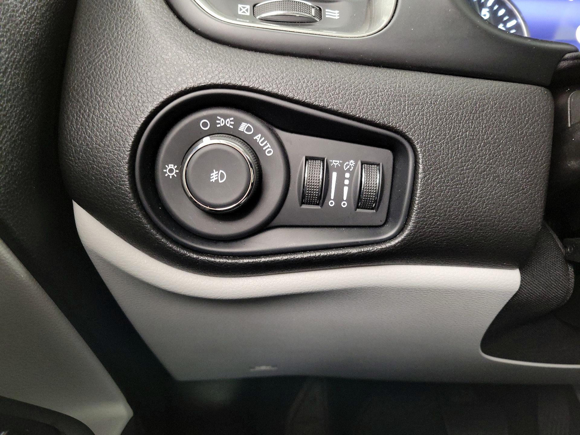 Thumbnail: 2022 Jeep Renegade - 13