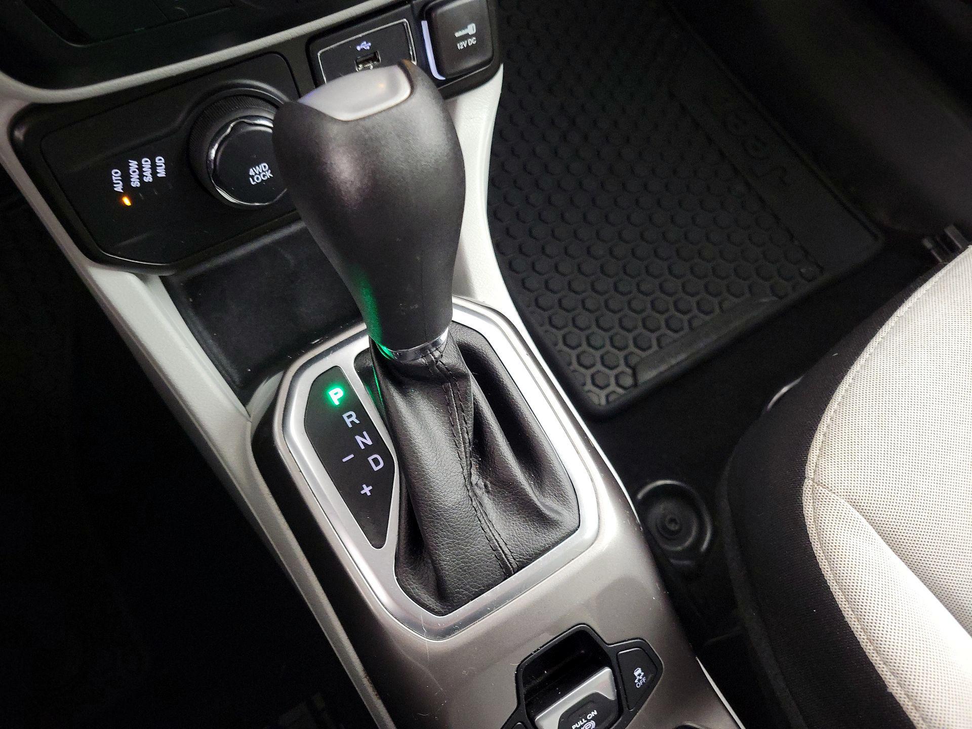 Thumbnail: 2022 Jeep Renegade - 18