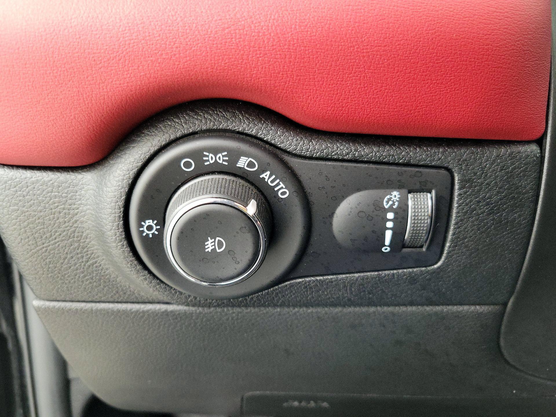 Thumbnail: 2022 Dodge Durango - 13