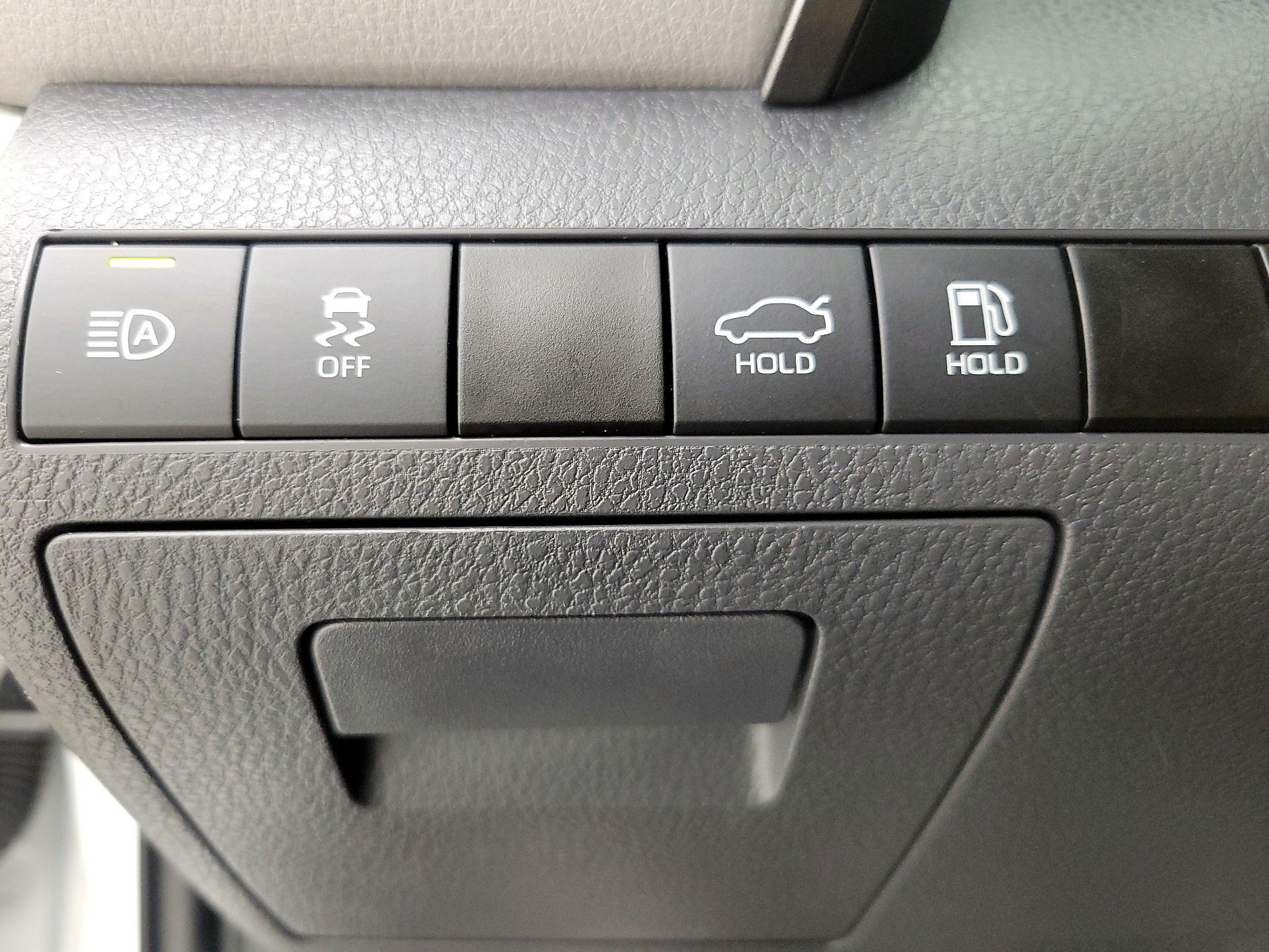 Thumbnail: 2021 Toyota Camry - 13