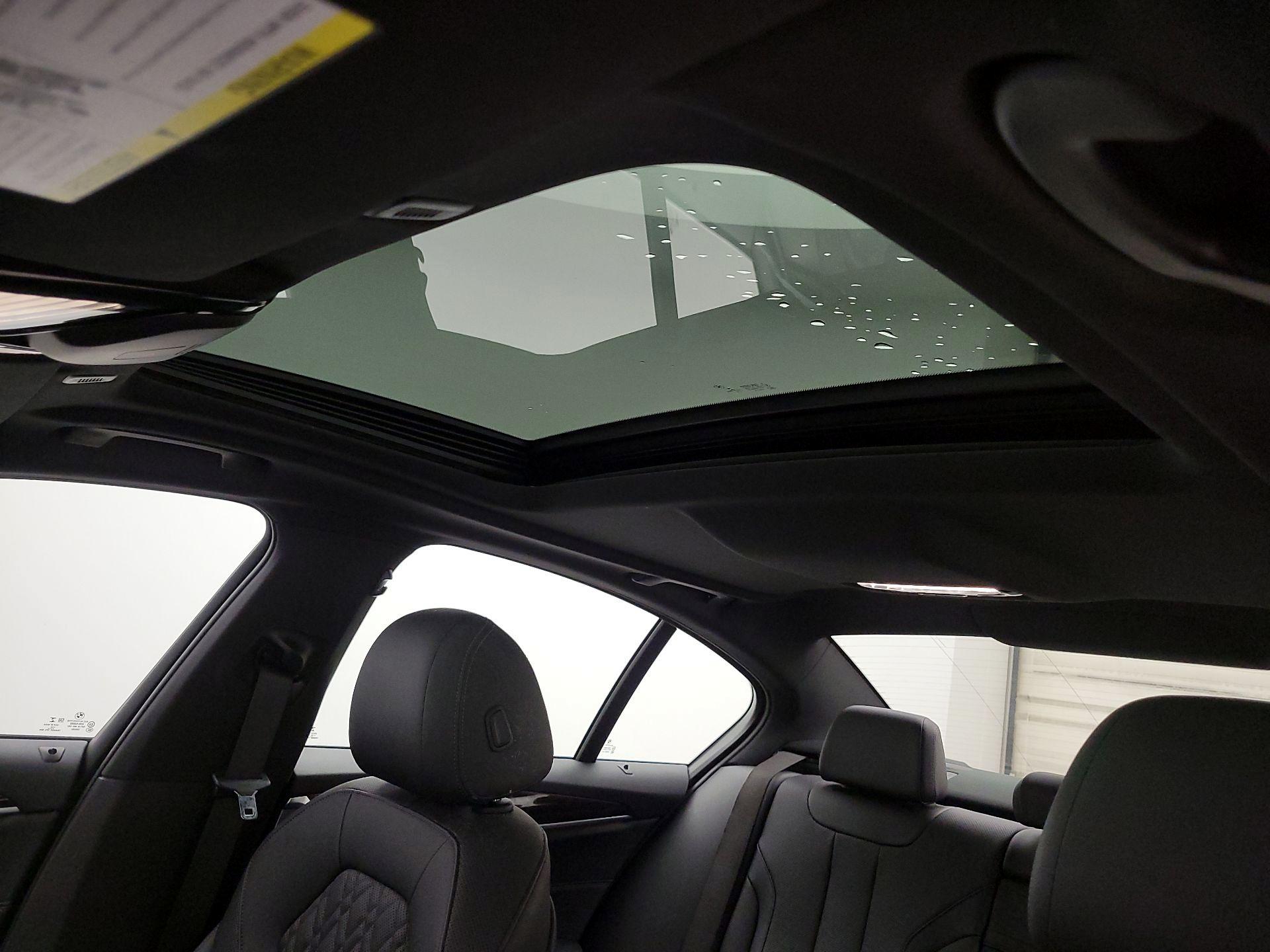 Thumbnail: 2022 BMW 5 Series - 19