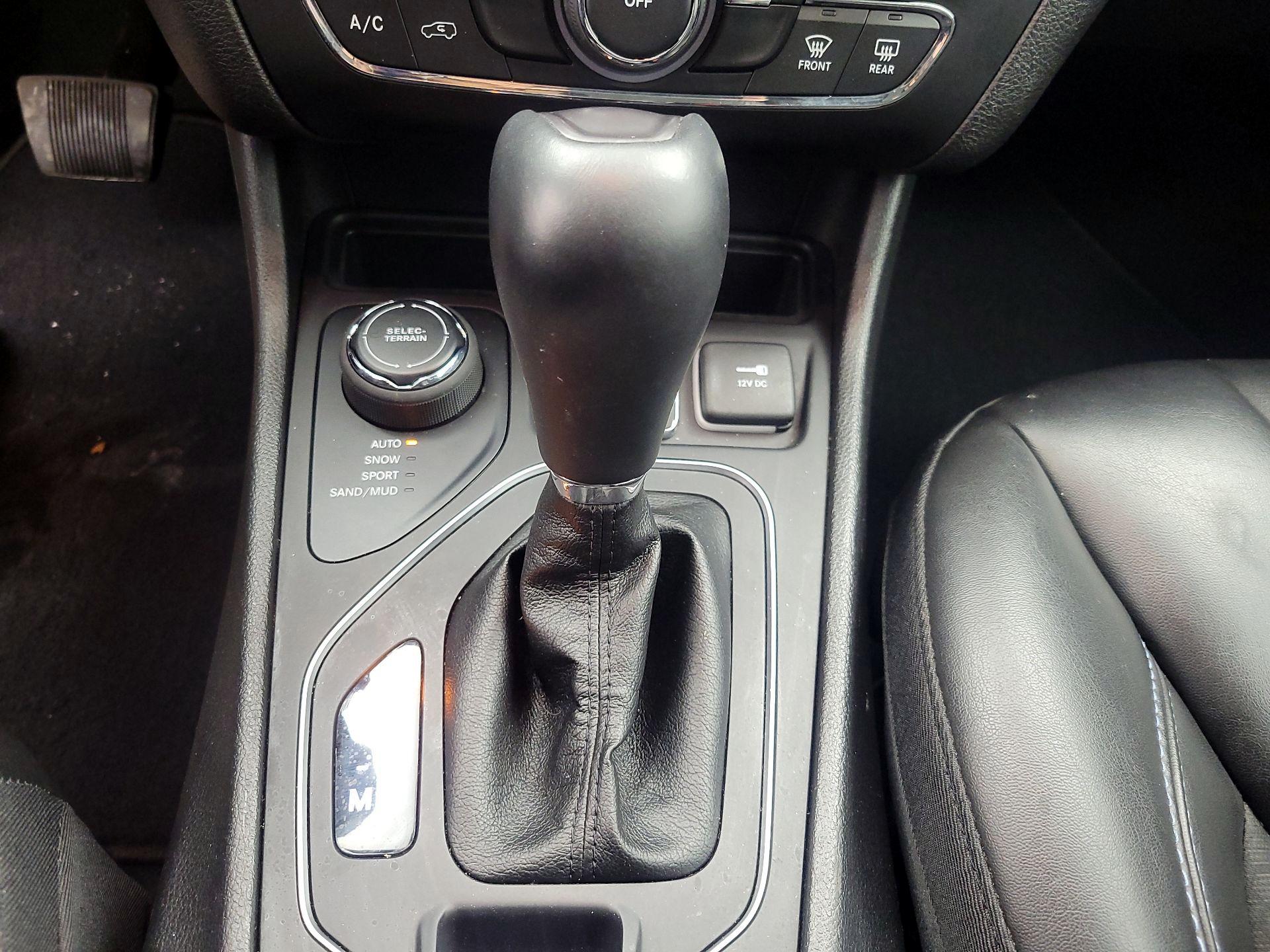 Thumbnail: 2021 Jeep Cherokee - 17