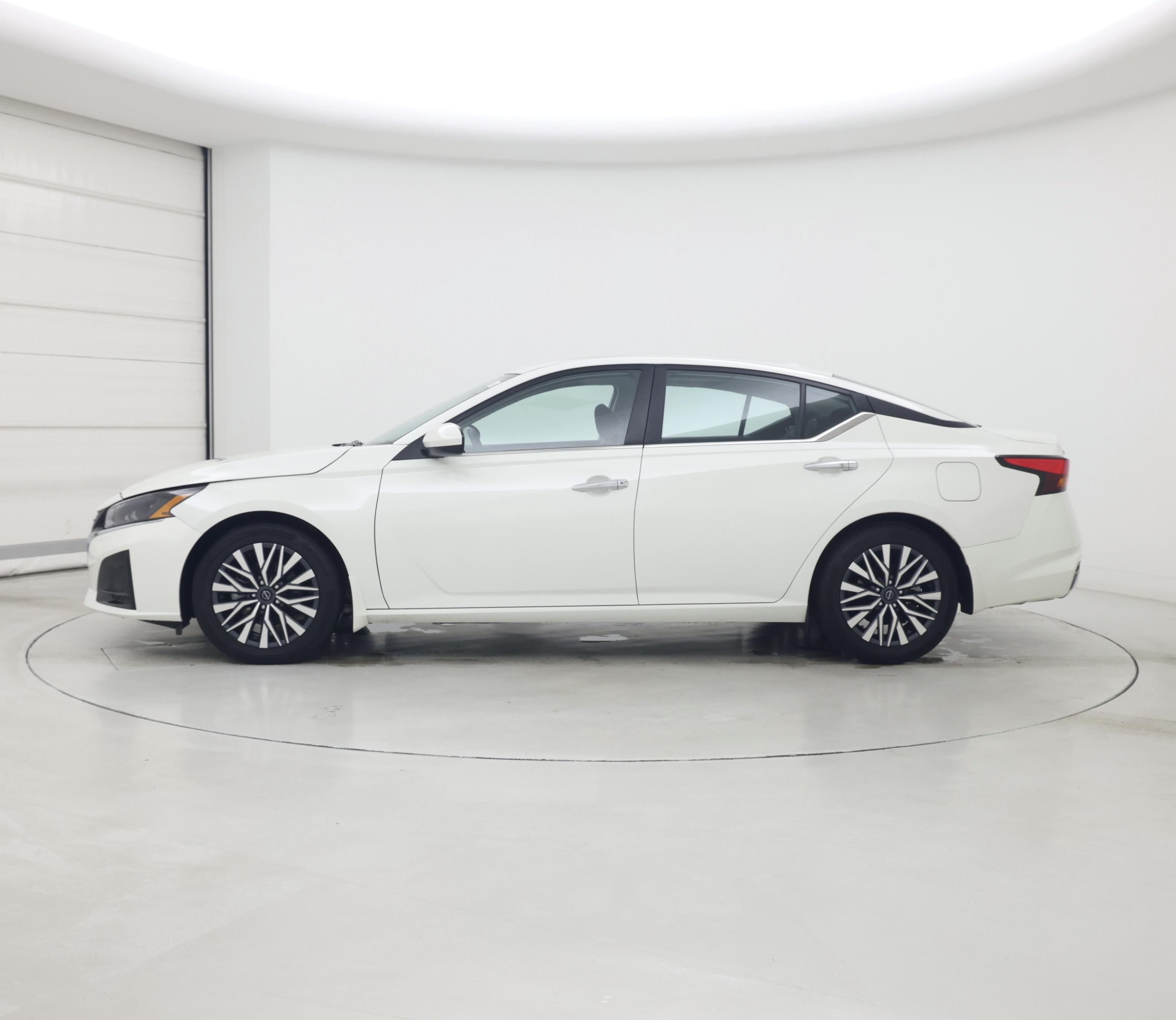 Thumbnail: 2023 Nissan Altima - 3