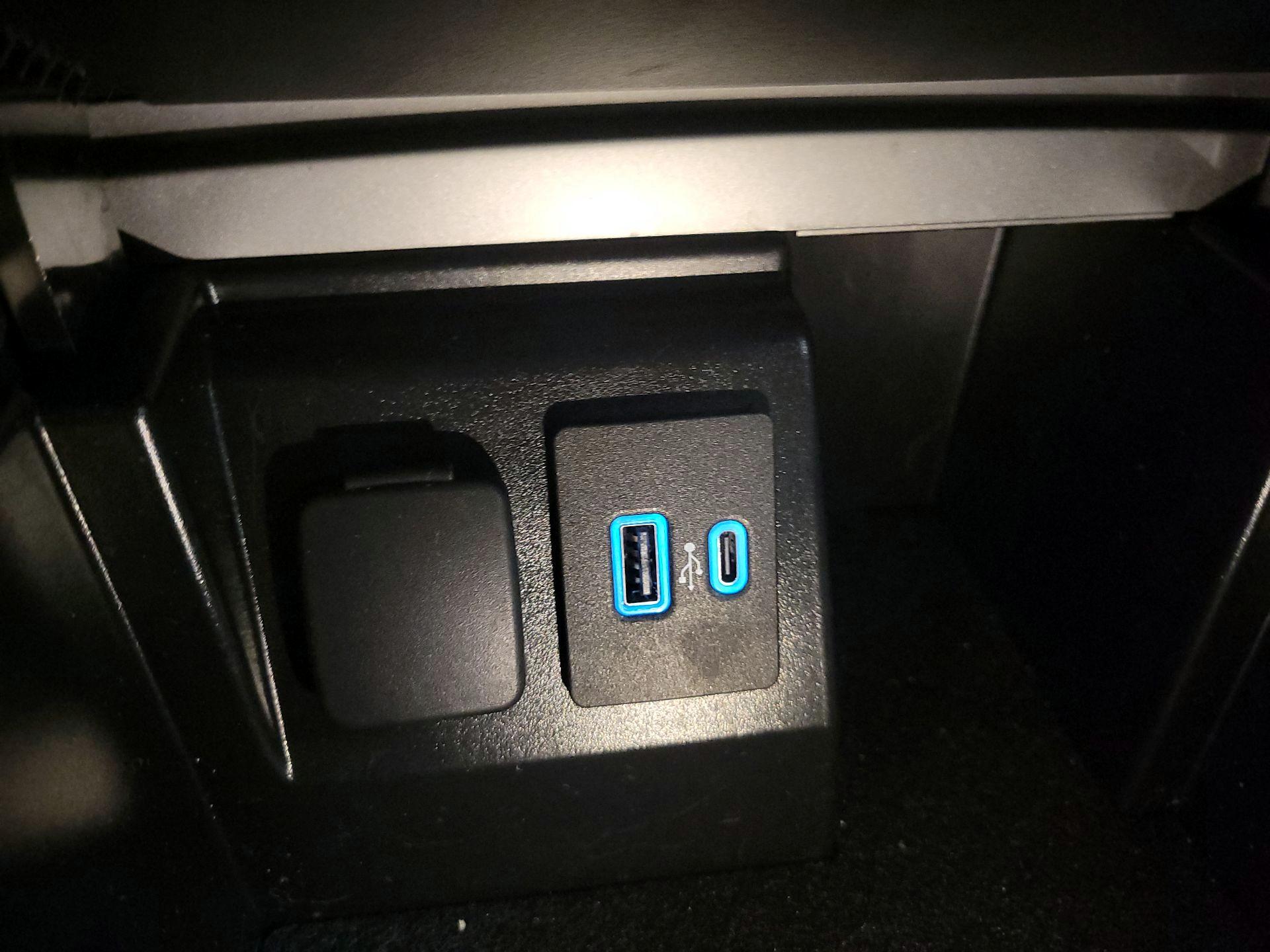 Thumbnail: 2023 Ford Explorer - 18