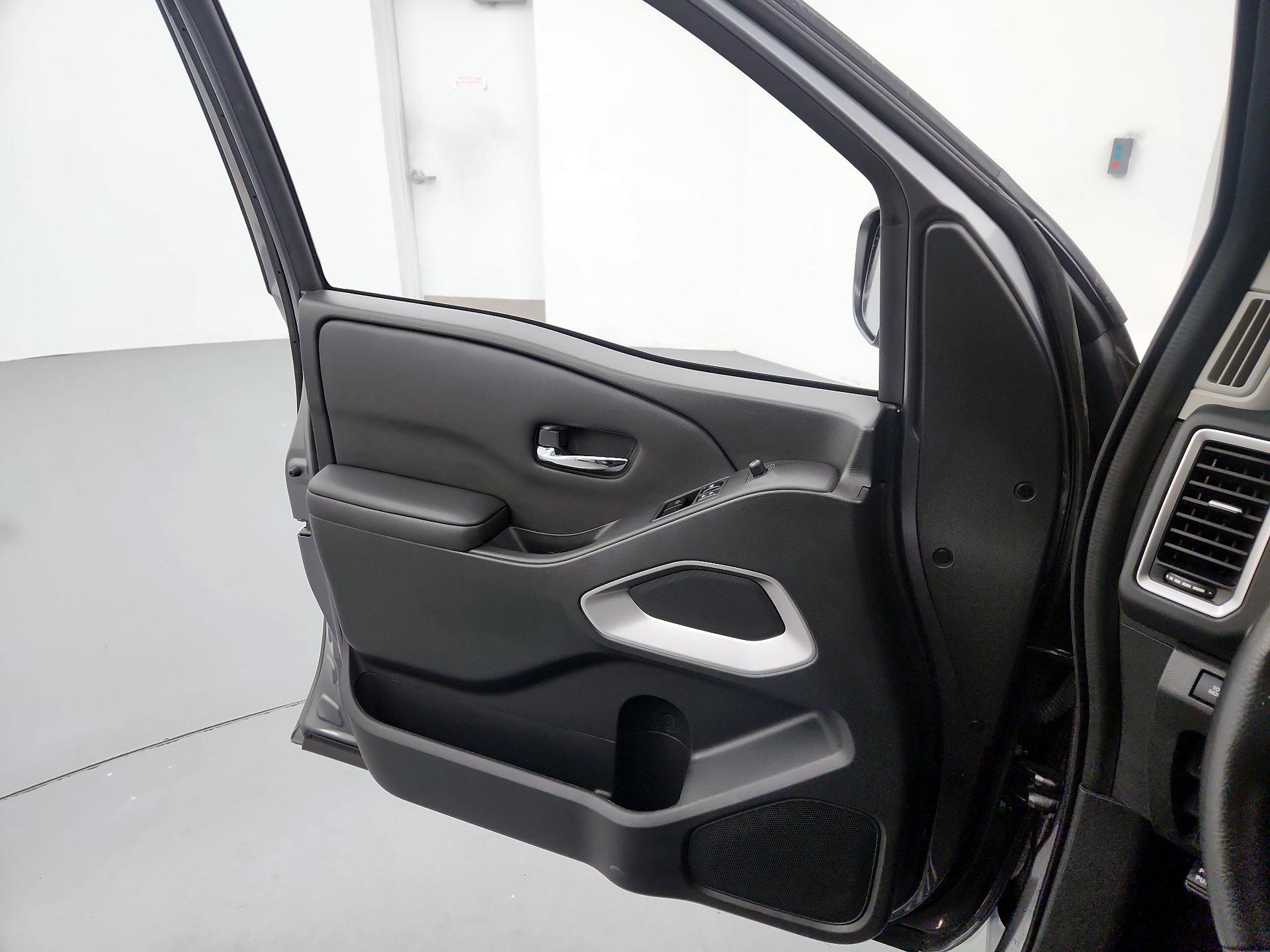 Thumbnail: 2023 Nissan Frontier - 12