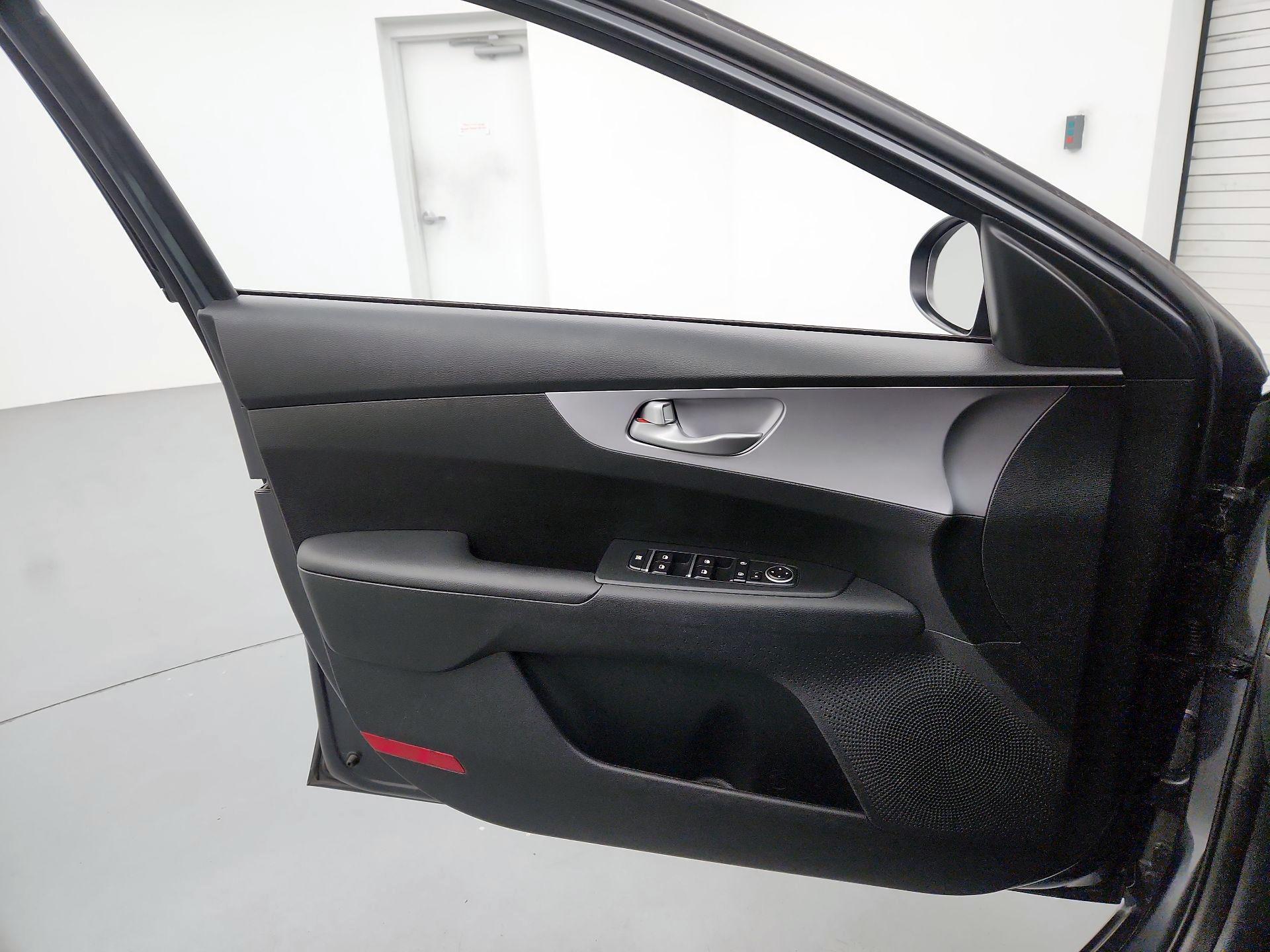 Thumbnail: 2024 Kia Forte - 12