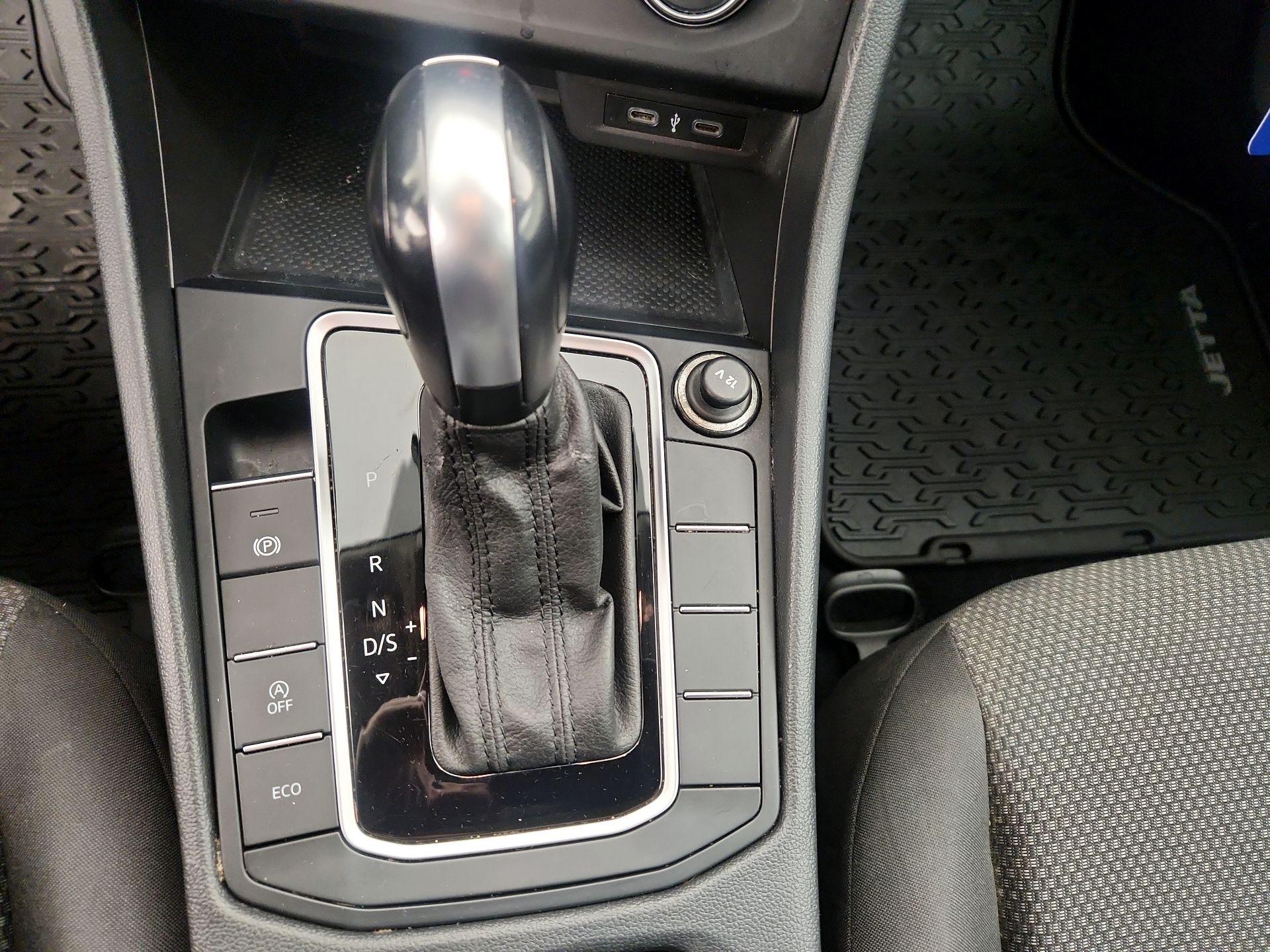 Thumbnail: 2020 Volkswagen Jetta - 17