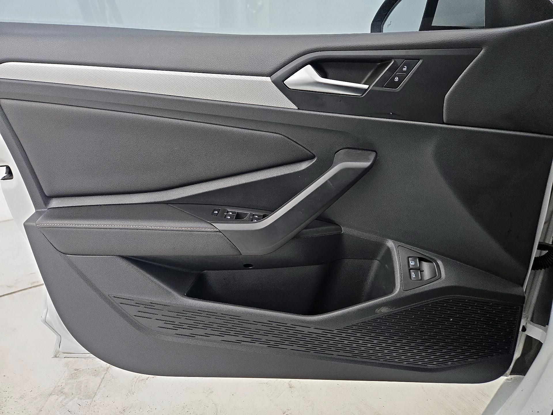 Thumbnail: 2022 Volkswagen Jetta - 12